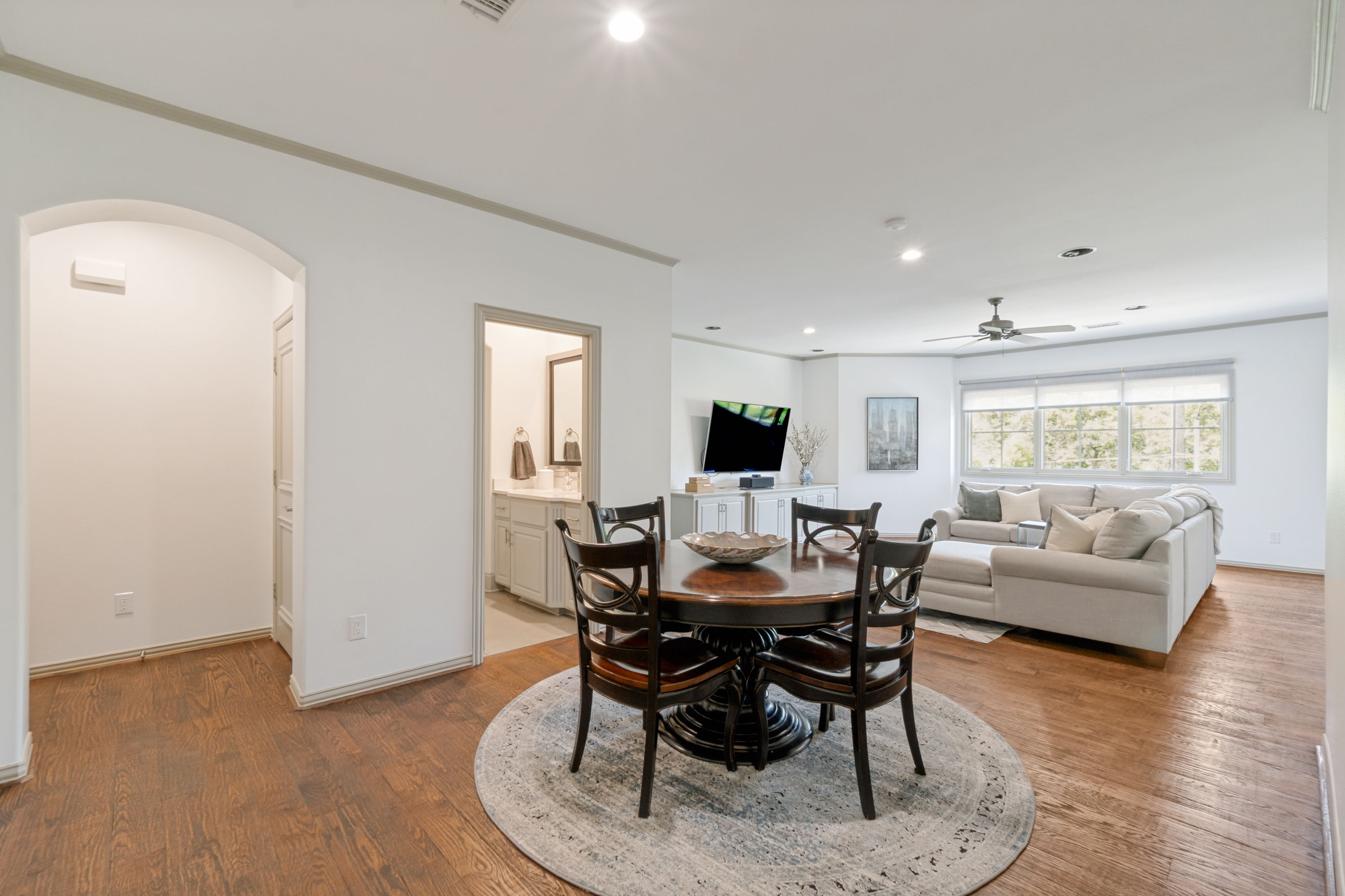  Updated European Transitional in the heart of Preston Hollow - 物件實景