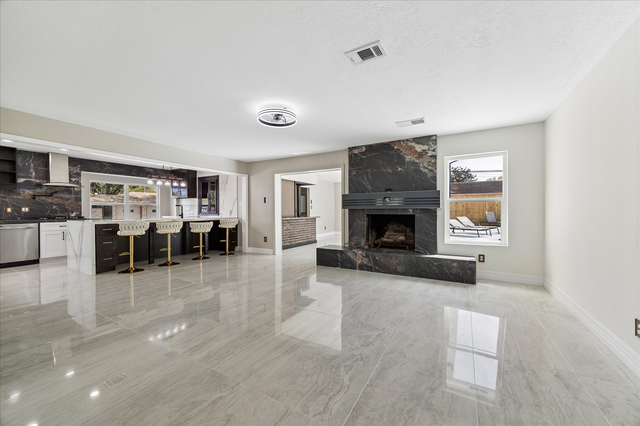  2302 Brooktree Drive - 物件實景