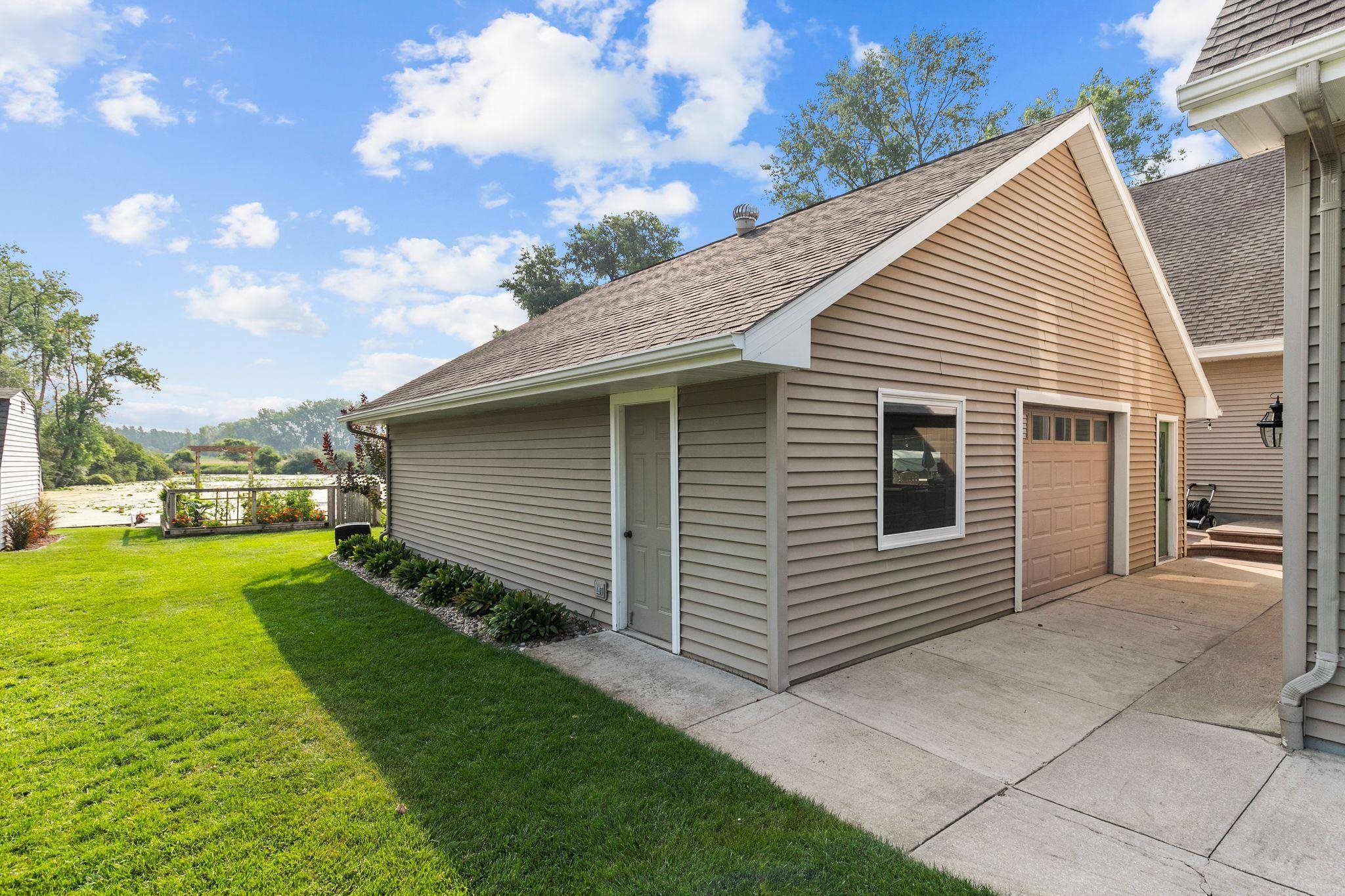 Winneconne, Wisconsin, 54986, United States, 3 Bedrooms Bedrooms, ,4 BathroomsBathrooms,Residential,For Sale,1944874