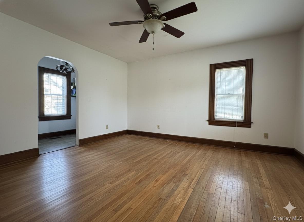 Glen Cove, New York, 11542, United States, 2 Bedrooms Bedrooms, ,2 BathroomsBathrooms,Residential,For Sale,1988144