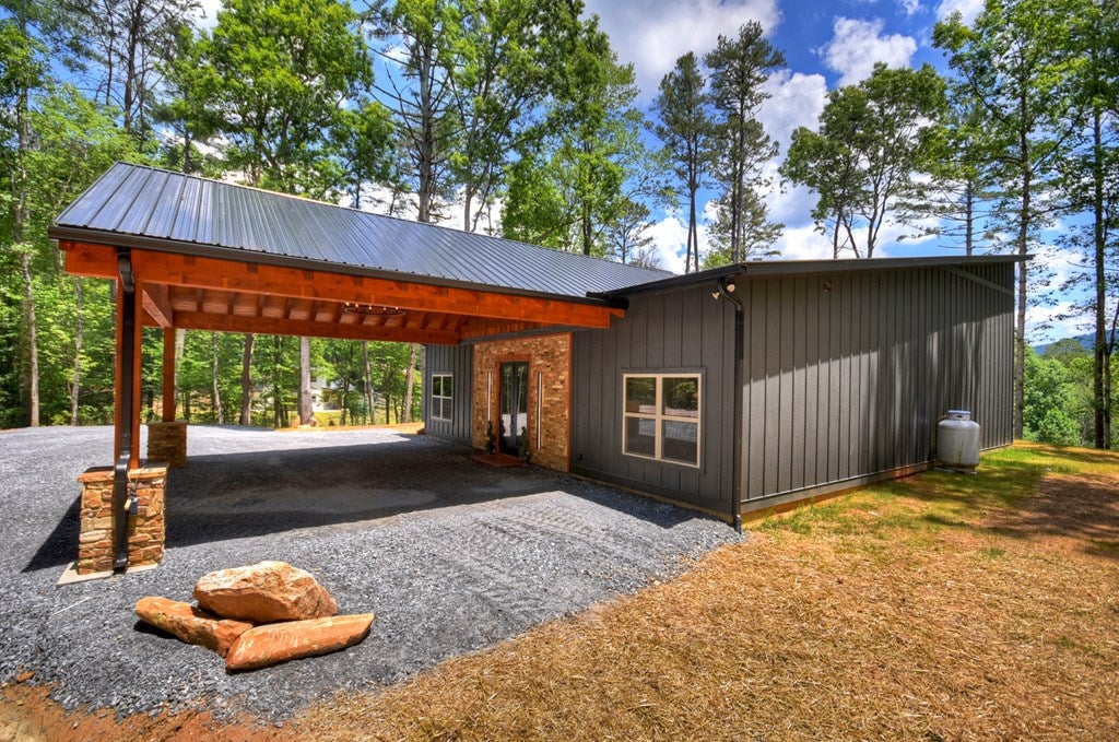 Mineral Bluff, Georgia, 30559, United States, 3 Bedrooms Bedrooms, ,3 BathroomsBathrooms,Residential,For Sale,1871294