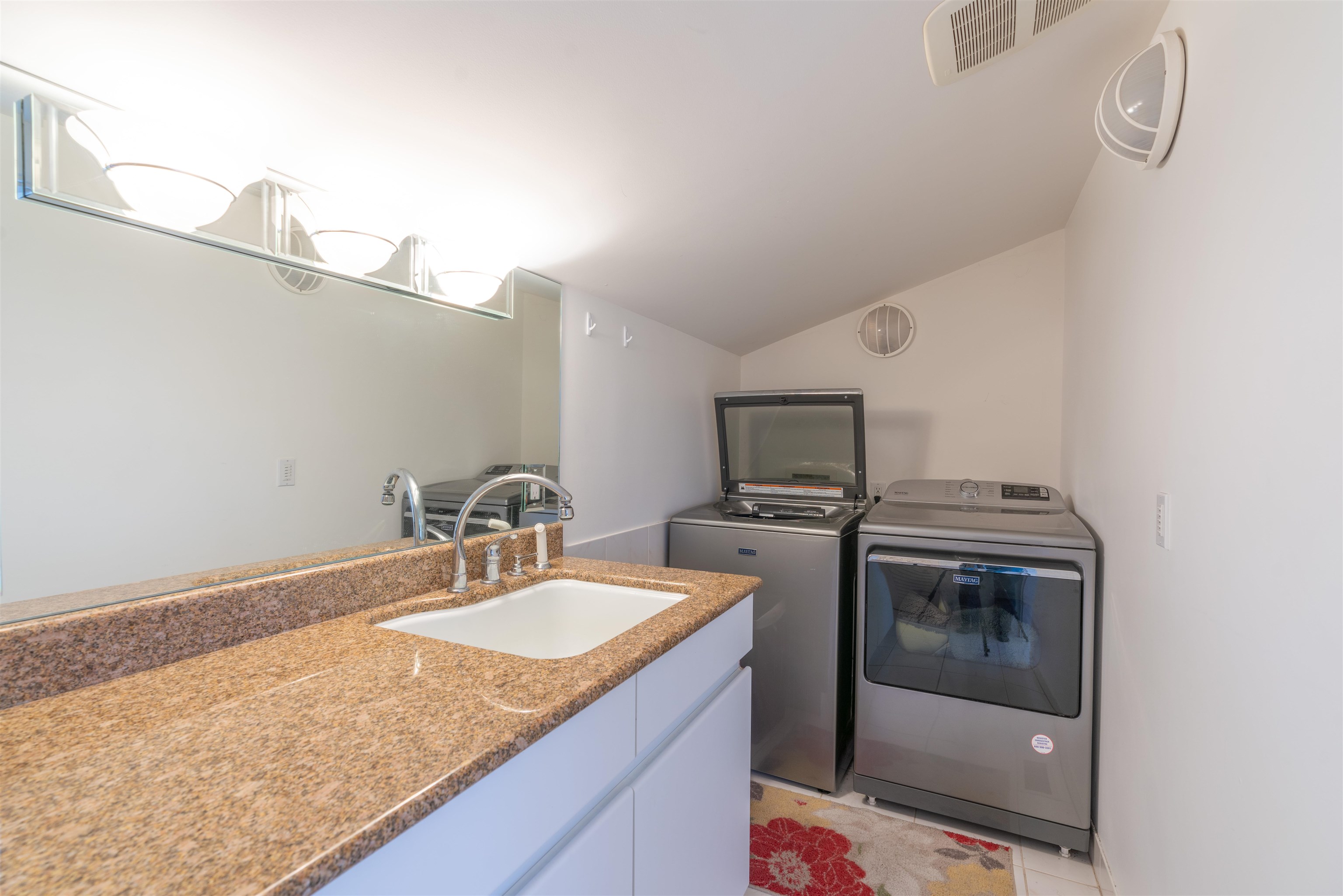 La Crosse, Wisconsin, 54601, United States, 4 Bedrooms Bedrooms, ,5 BathroomsBathrooms,Residential,For Sale,2049360