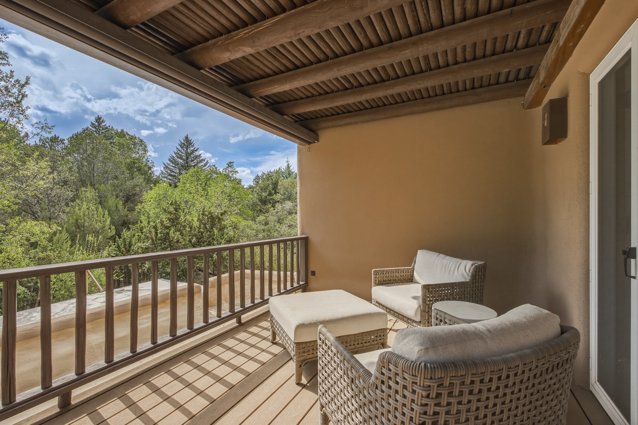  586 1/2 Camino Del Monte Sol - 物件實景