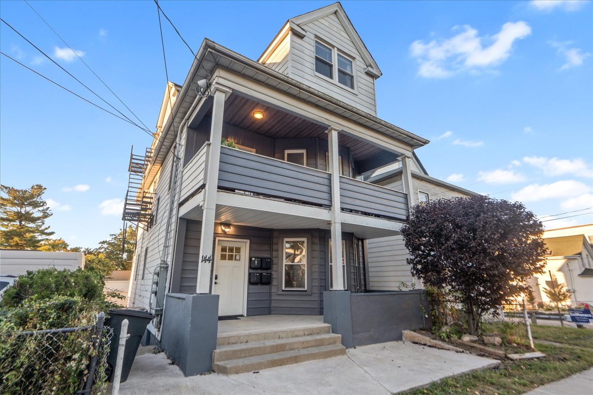 Bergen, Lodi Borough, New Jersey, 07644, United States, 6 Bedrooms Bedrooms, ,4 BathroomsBathrooms,Residential,For Sale,1977349