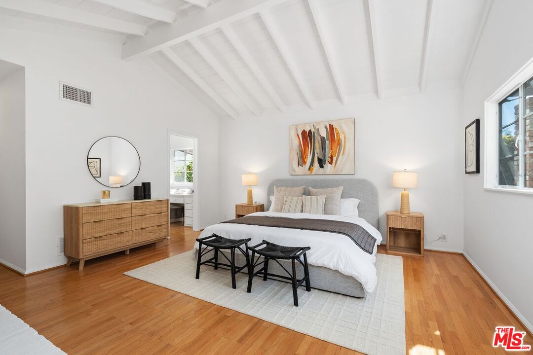 Los Angeles, California, 90049, United States, 3 Bedrooms Bedrooms, ,3 BathroomsBathrooms,Residential,For Sale,1989450