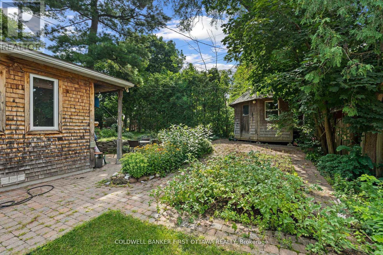 OTTAWA, Ontario, K2B 6Y5, CA, 3 Bedrooms Bedrooms, ,2 BathroomsBathrooms,Residential,For Sale,1903613