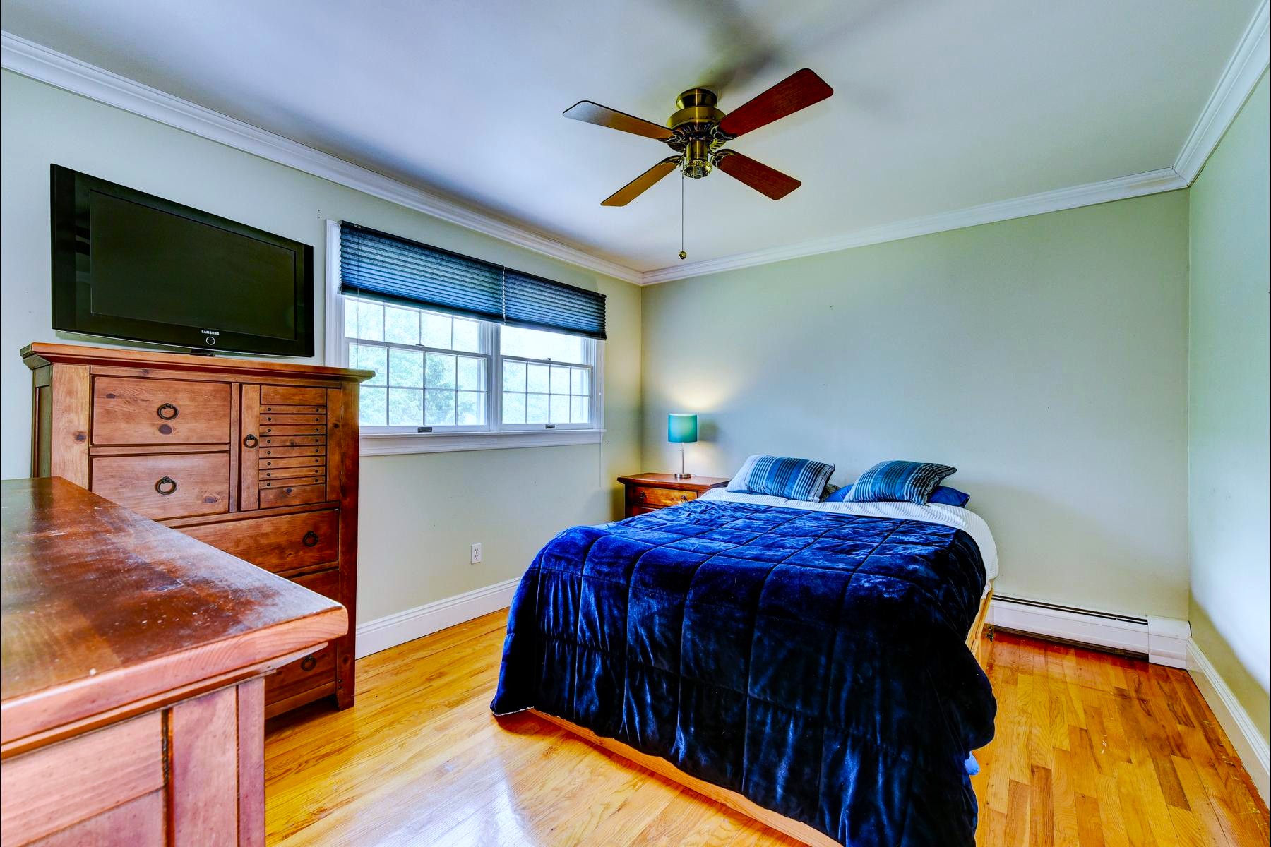  ?Glenwood? Neighborhood Colonial Offers Privacy and Flexibility - 物件實景
