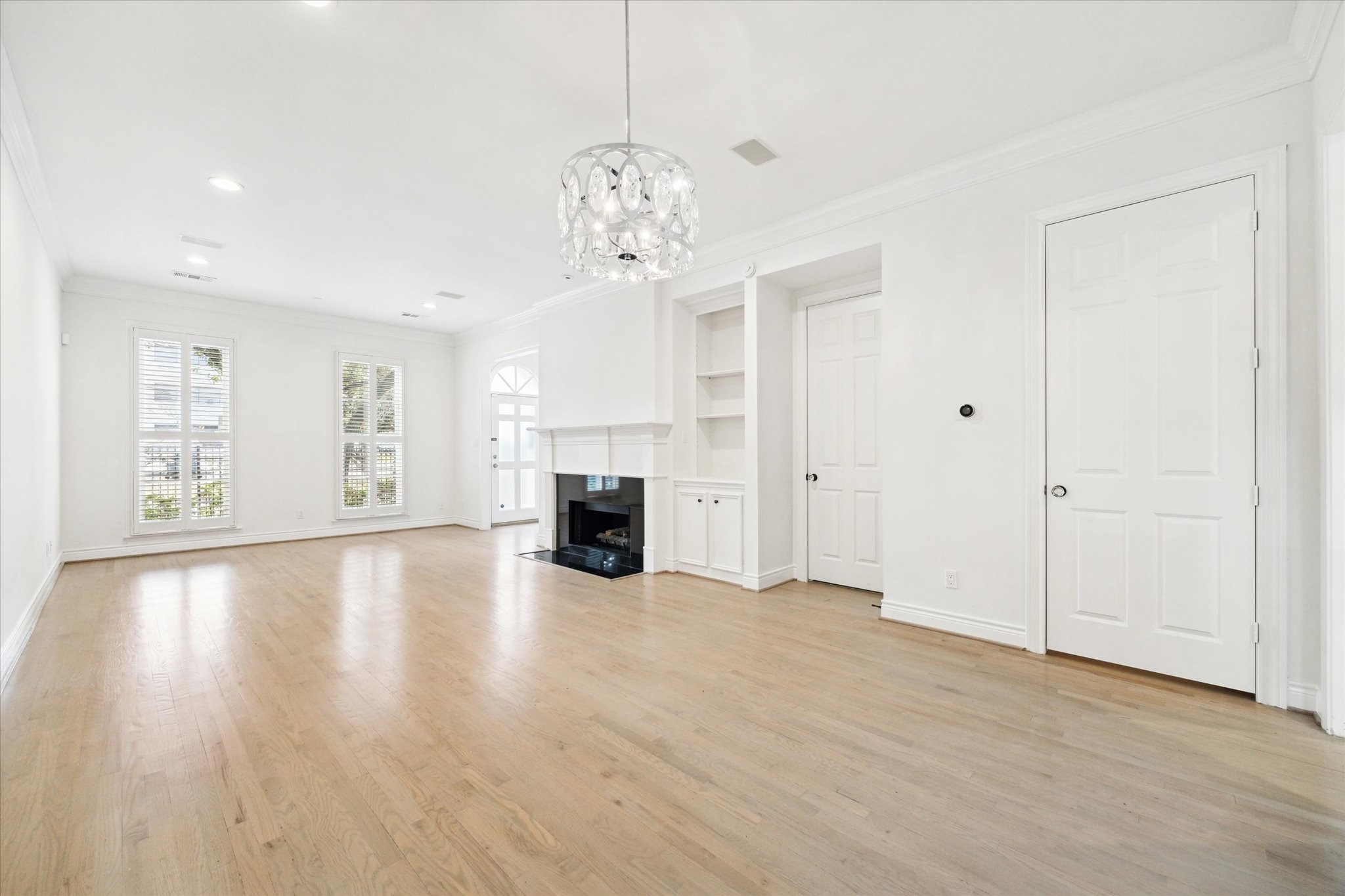  5160 Chevy Chase Drive - 物件實景