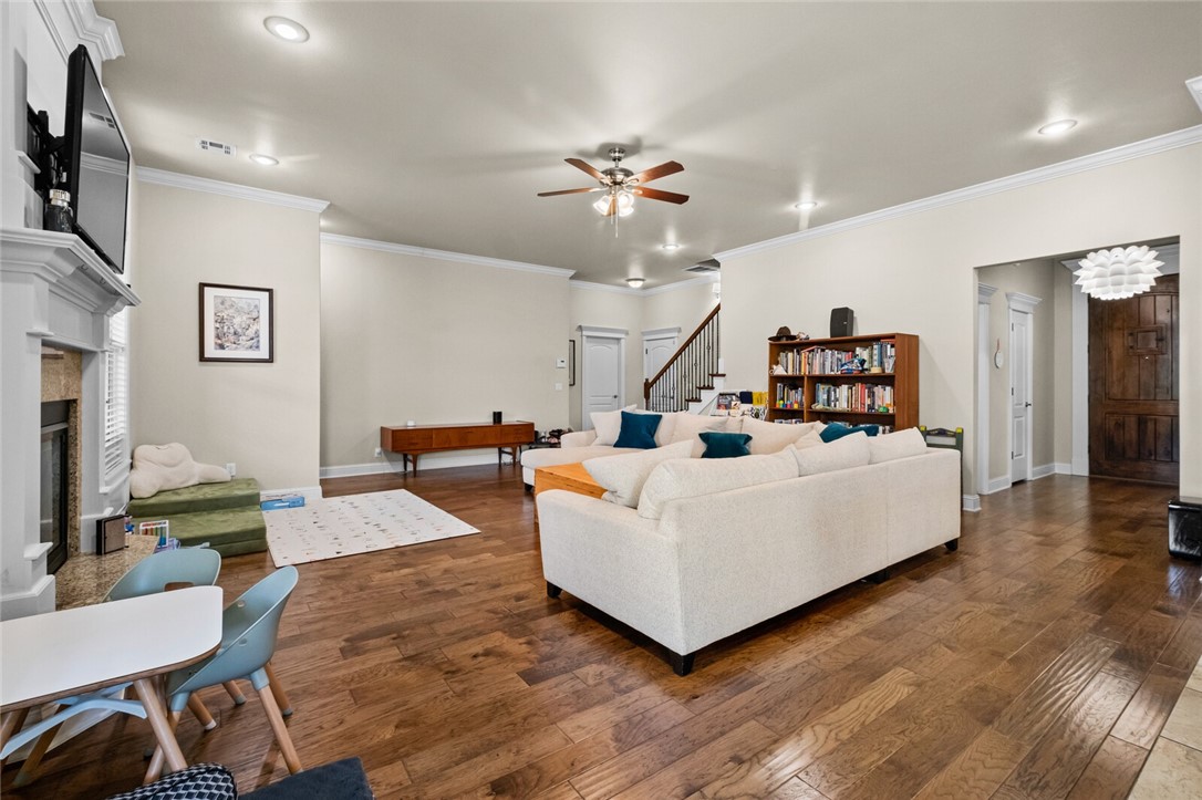 Rogers, Arkansas, 72758, United States, 5 Bedrooms Bedrooms, ,4 BathroomsBathrooms,Residential,For Sale,1882904