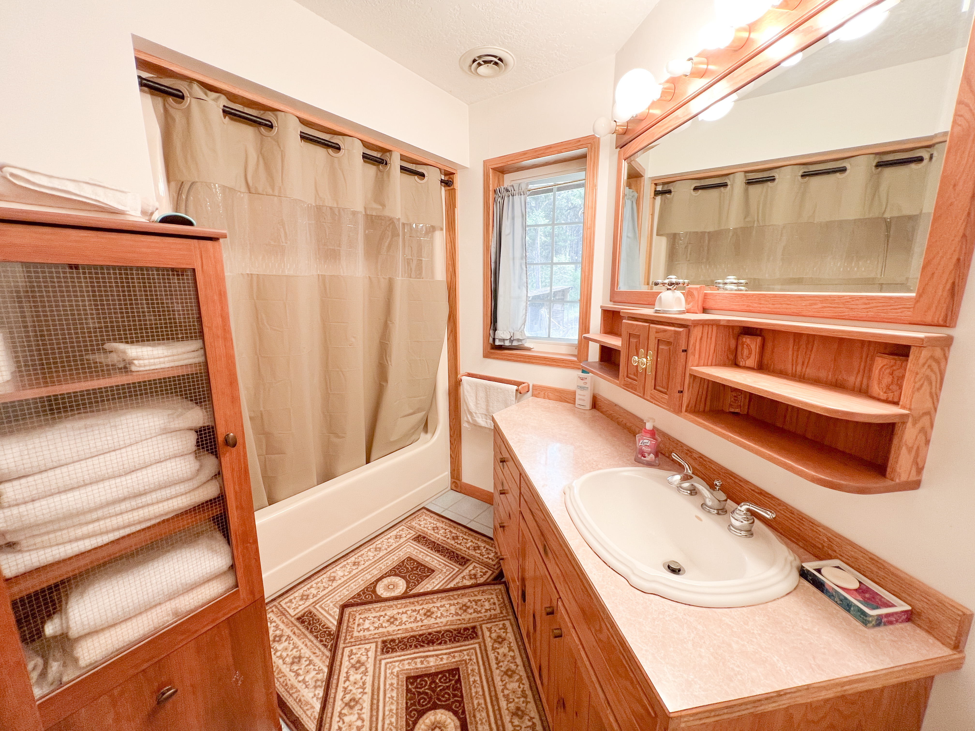 Republic, Washington, 99166, United States, 3 Bedrooms Bedrooms, ,3 BathroomsBathrooms,Residential,For Sale,1976903