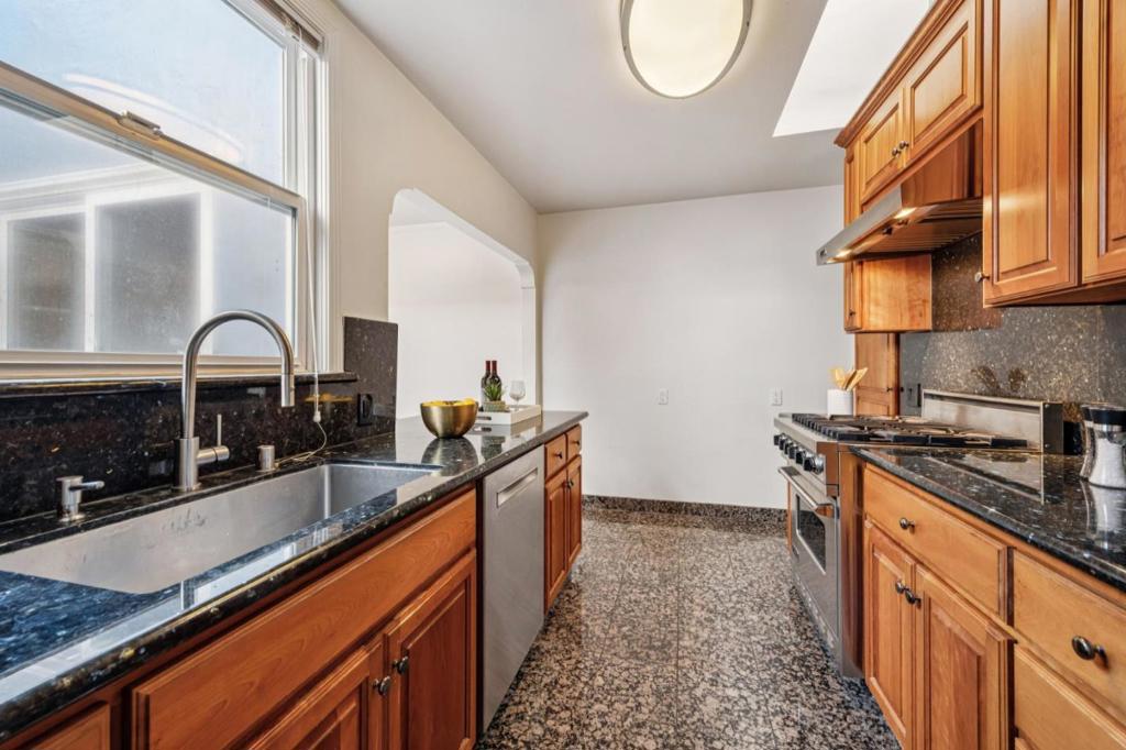 Daly City, California, 94014, United States, 3 Bedrooms Bedrooms, ,2 BathroomsBathrooms,Residential,For Sale,2028412