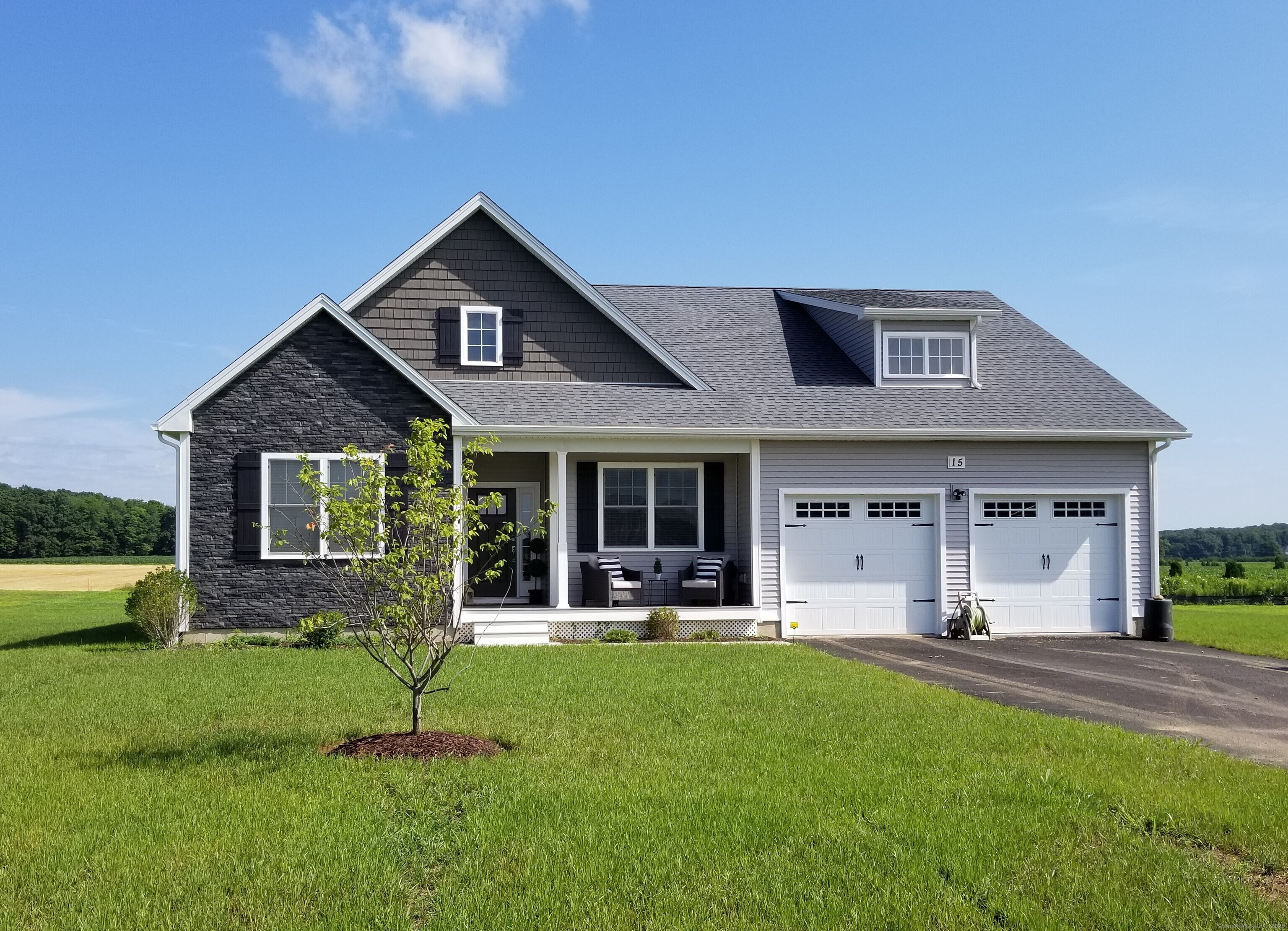 Windsor, Connecticut, 06095, United States, 3 Bedrooms Bedrooms, ,2 BathroomsBathrooms,Residential,For Sale,1939906