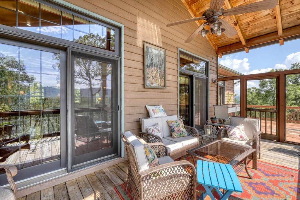 Murphy, North Carolina, 28906, United States, 3 Bedrooms Bedrooms, ,2 BathroomsBathrooms,Residential,For Sale,1926977