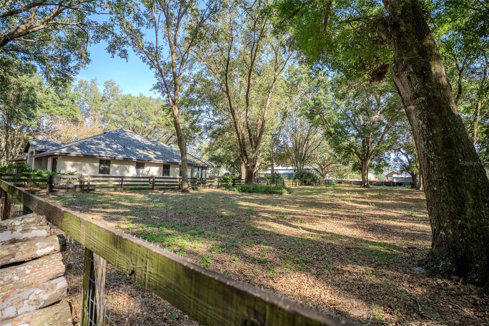 LADY LAKE, Florida, 32159, United States, 5 Bedrooms Bedrooms, ,3 BathroomsBathrooms,Residential,For Sale,1850305
