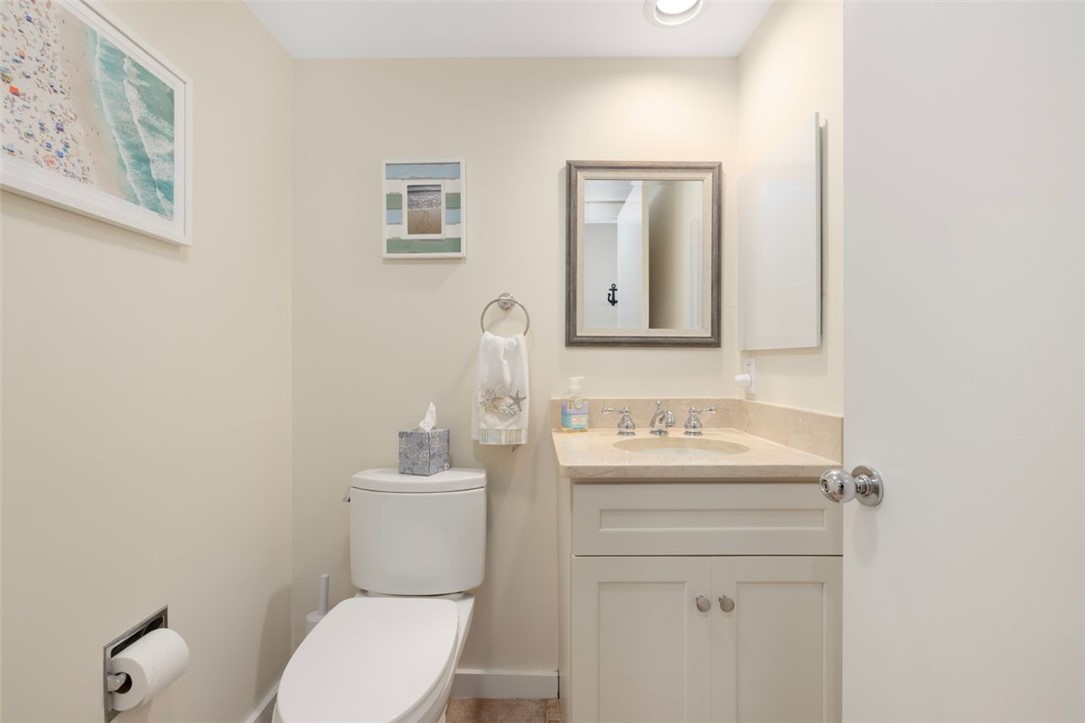 Narragansett, Rhode Island, 02882, United States, 2 Bedrooms Bedrooms, ,3 BathroomsBathrooms,Residential,For Sale,1950851