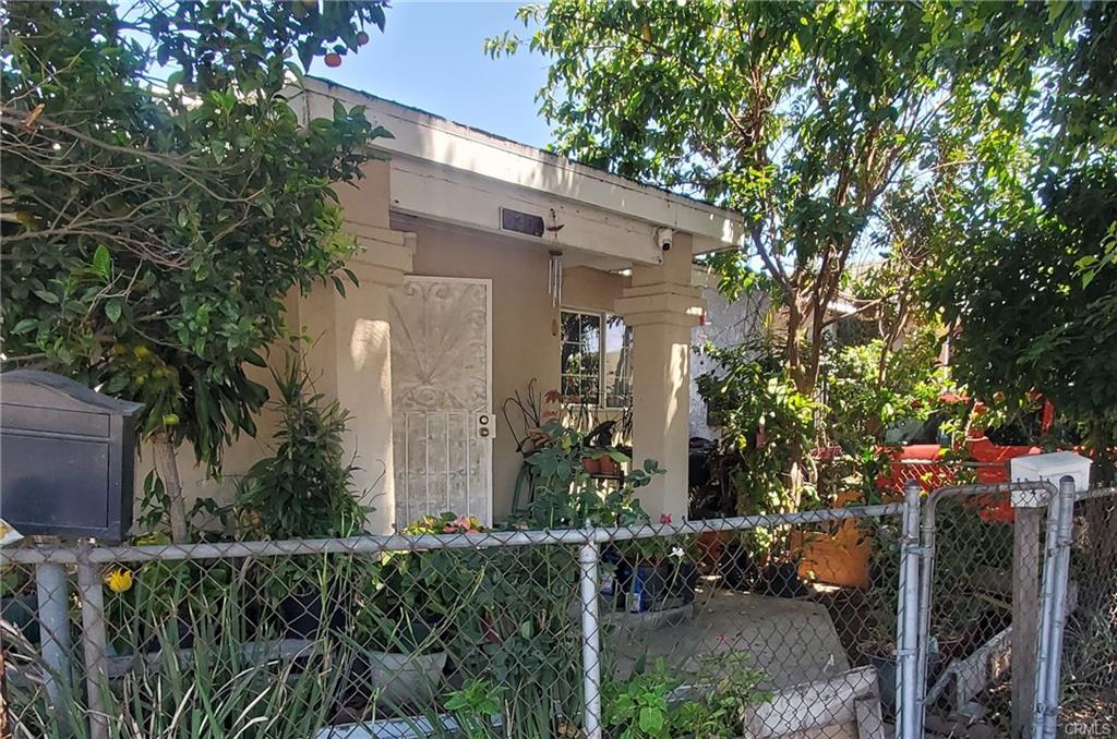 Los Angeles, California, 90001, United States, 2 Bedrooms Bedrooms, ,1 BathroomBathrooms,Residential,For Sale,1943233