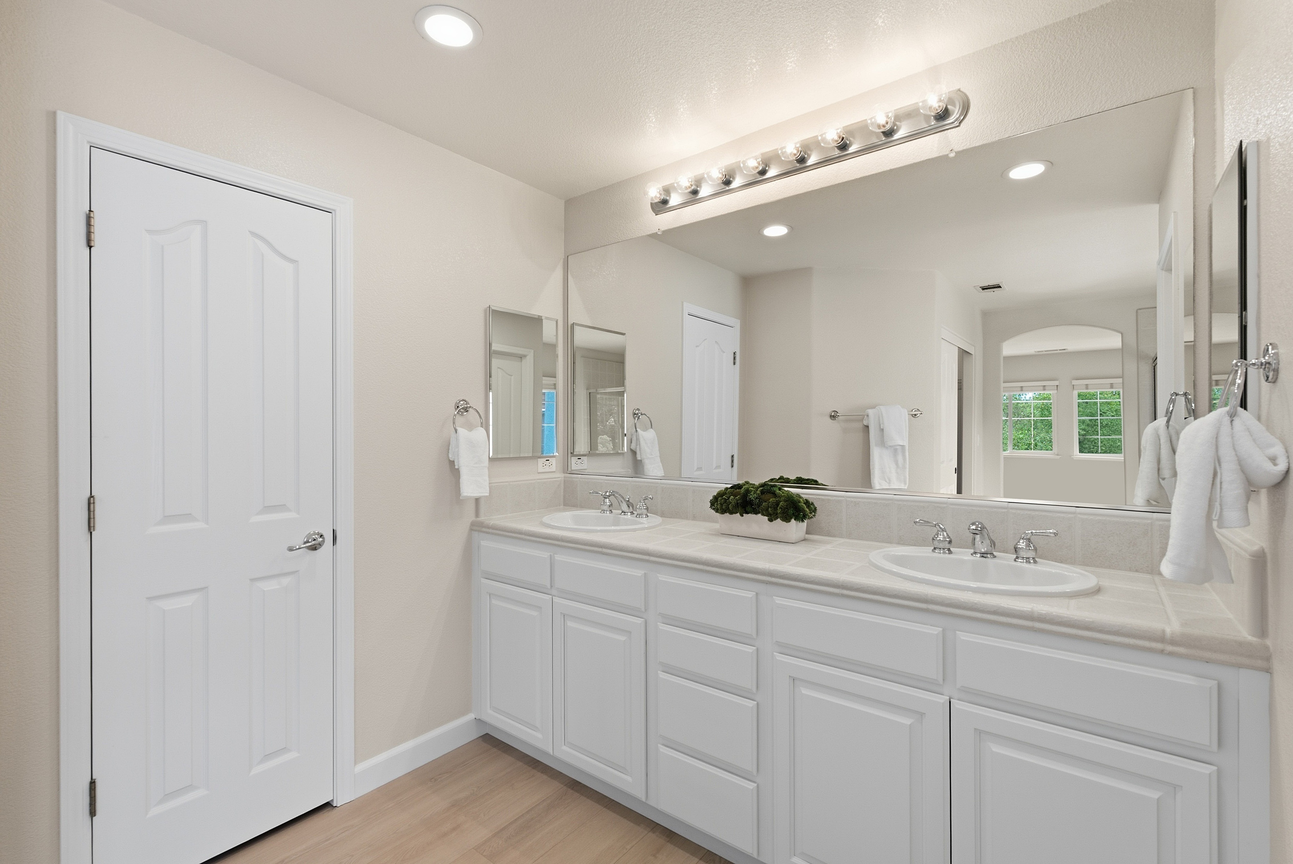  Beautifully Updated Henry Ranch Home with Scenic Views and Modern Comfort - 物件實景