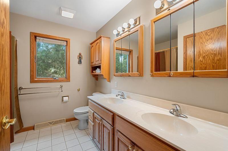 SHAWANO, Wisconsin, 54166, United States, 3 Bedrooms Bedrooms, ,2 BathroomsBathrooms,Residential,For Sale,1792978