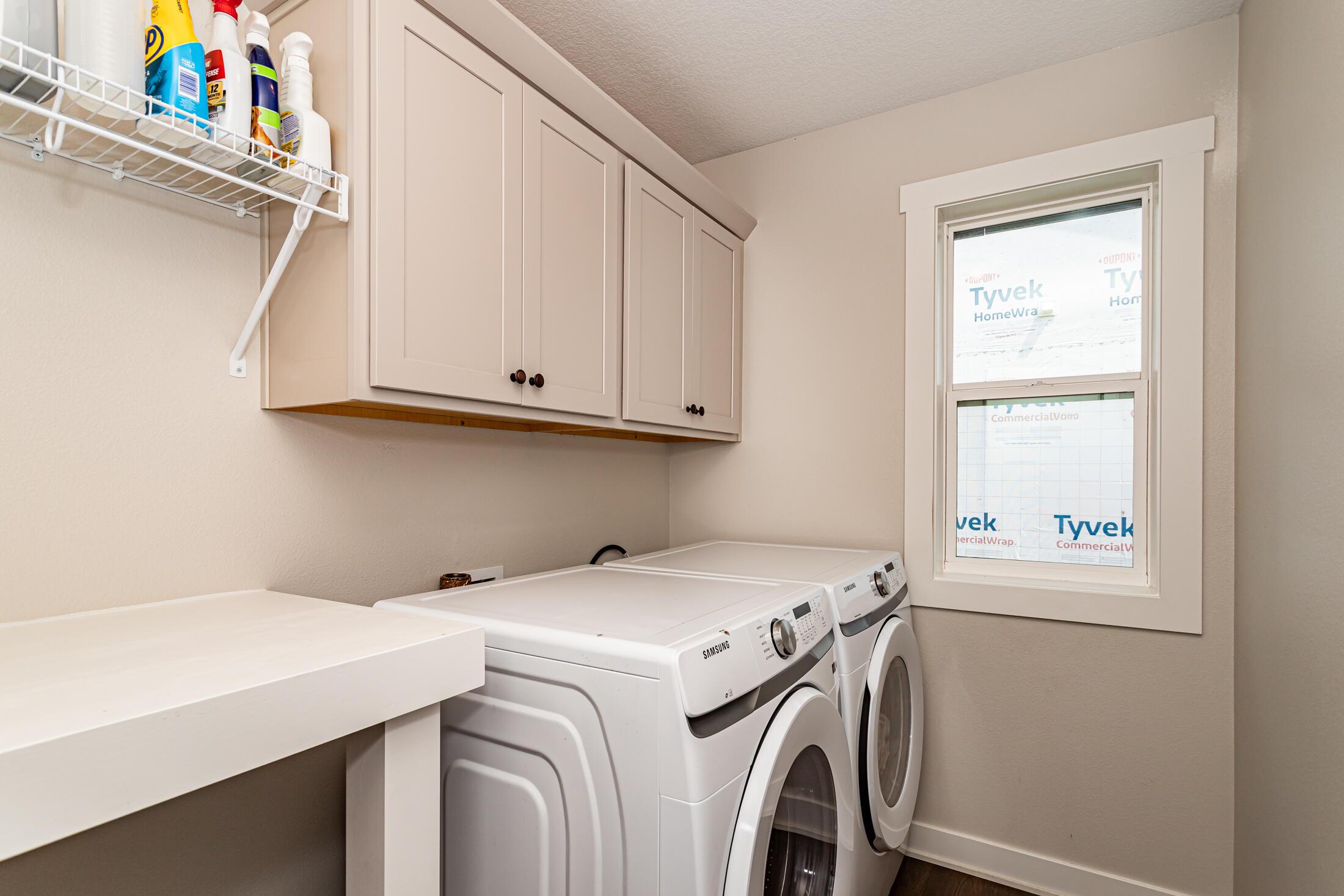 Huxley, Iowa, 50124, United States, 4 Bedrooms Bedrooms, ,3 BathroomsBathrooms,Residential,For Sale,1980577