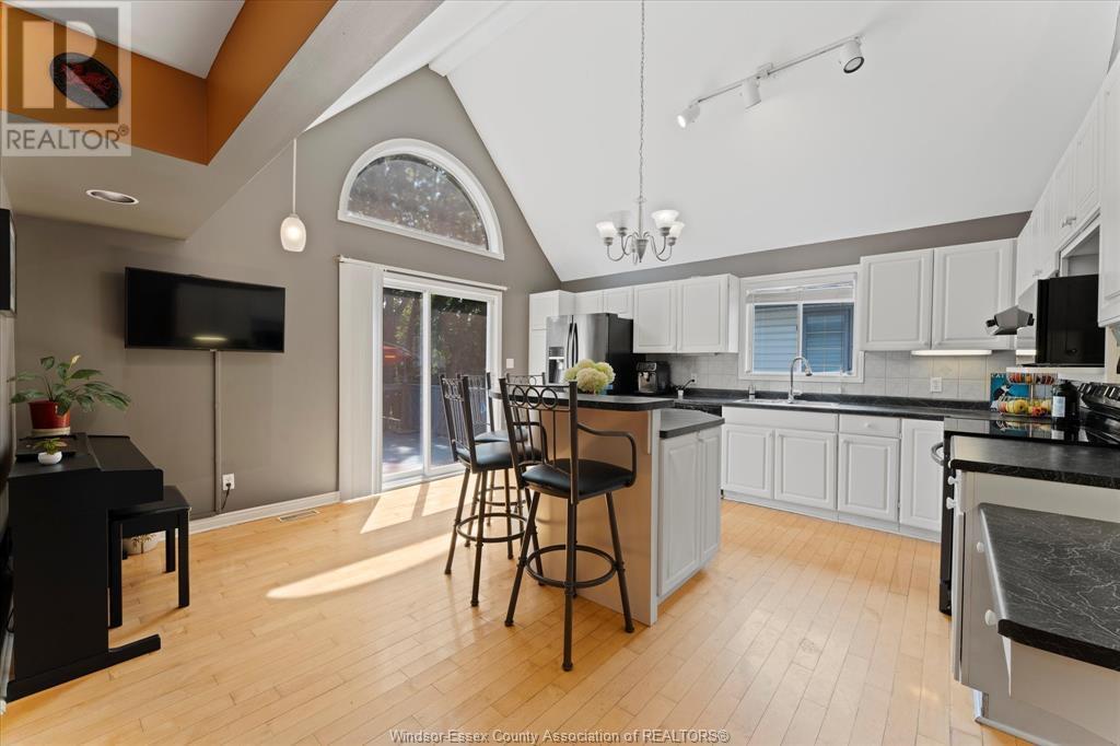 TECUMSEH, Ontario, N8N 4T1, CA, 5 Bedrooms Bedrooms, ,2 BathroomsBathrooms,Residential,For Sale,1902175