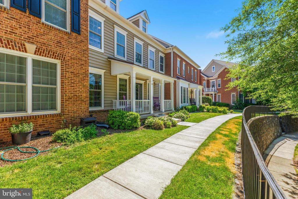 Leesburg, Virginia, 20175, United States, 3 Bedrooms Bedrooms, ,4 BathroomsBathrooms,Residential,For Sale,2049471