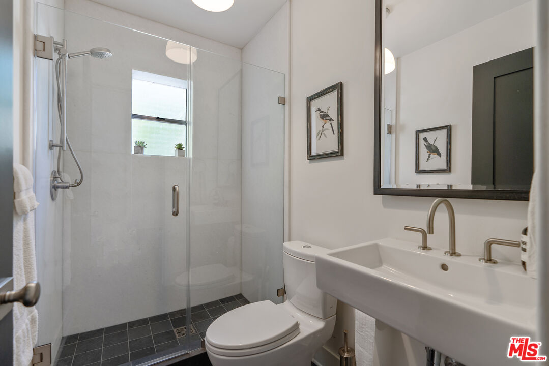 Los Angeles, California, 90020, United States, 5 Bedrooms Bedrooms, ,5 BathroomsBathrooms,Residential,For Sale,1939583