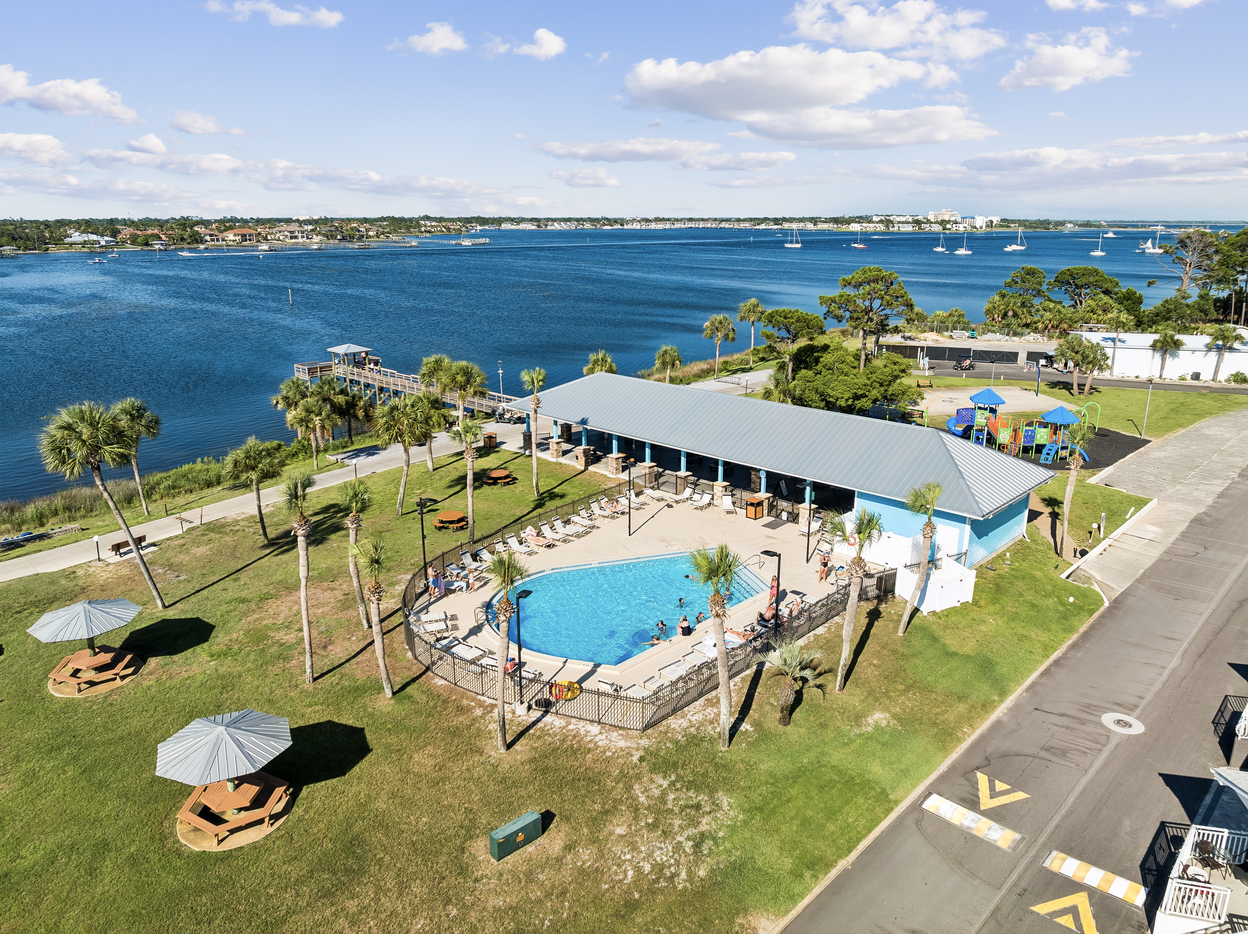  Turnkey Coastal Cottage With Resort Amenities In Gated Waterfront Community - 物件實景