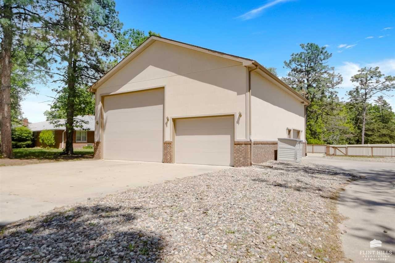 Junction City, Kansas, 66441, United States, 4 Bedrooms Bedrooms, ,4 BathroomsBathrooms,Residential,For Sale,1805372