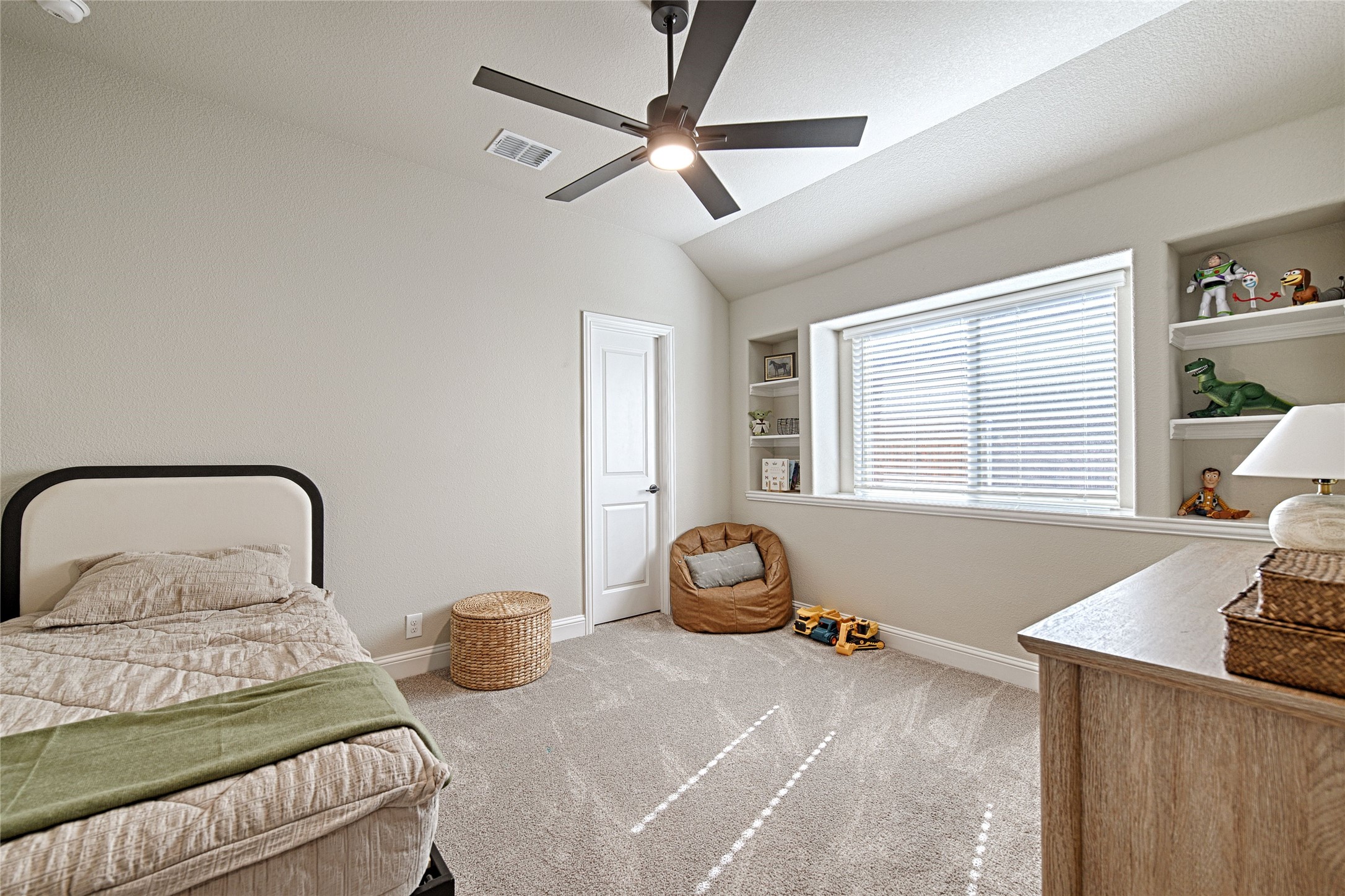 Burleson, Texas, 76028, United States, 4 Bedrooms Bedrooms, ,3 BathroomsBathrooms,Residential,For Sale,1954852