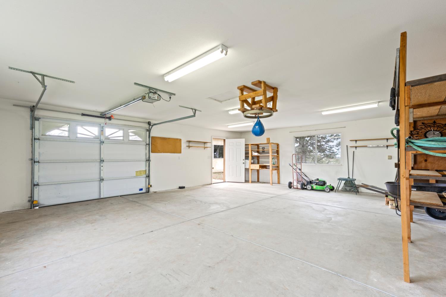 Shingle Springs, California, 95682, United States, 3 Bedrooms Bedrooms, ,3 BathroomsBathrooms,Residential,For Sale,1997420