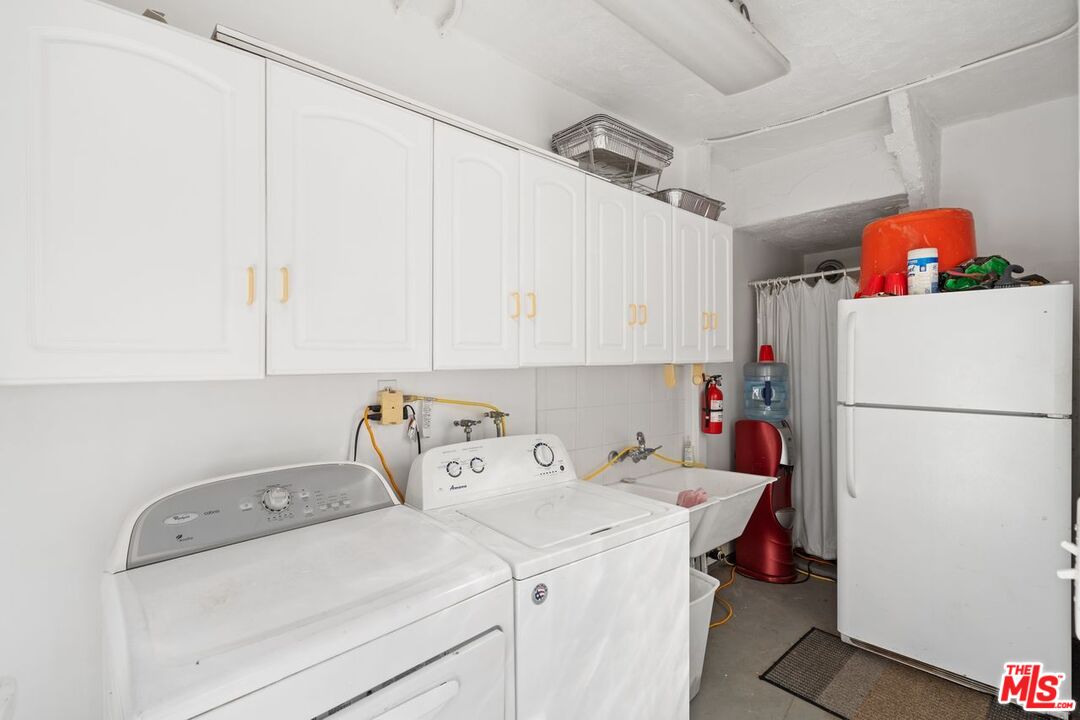 West Hollywood, California, 90046, United States, 4 Bedrooms Bedrooms, ,4 BathroomsBathrooms,Residential,For Sale,1840253