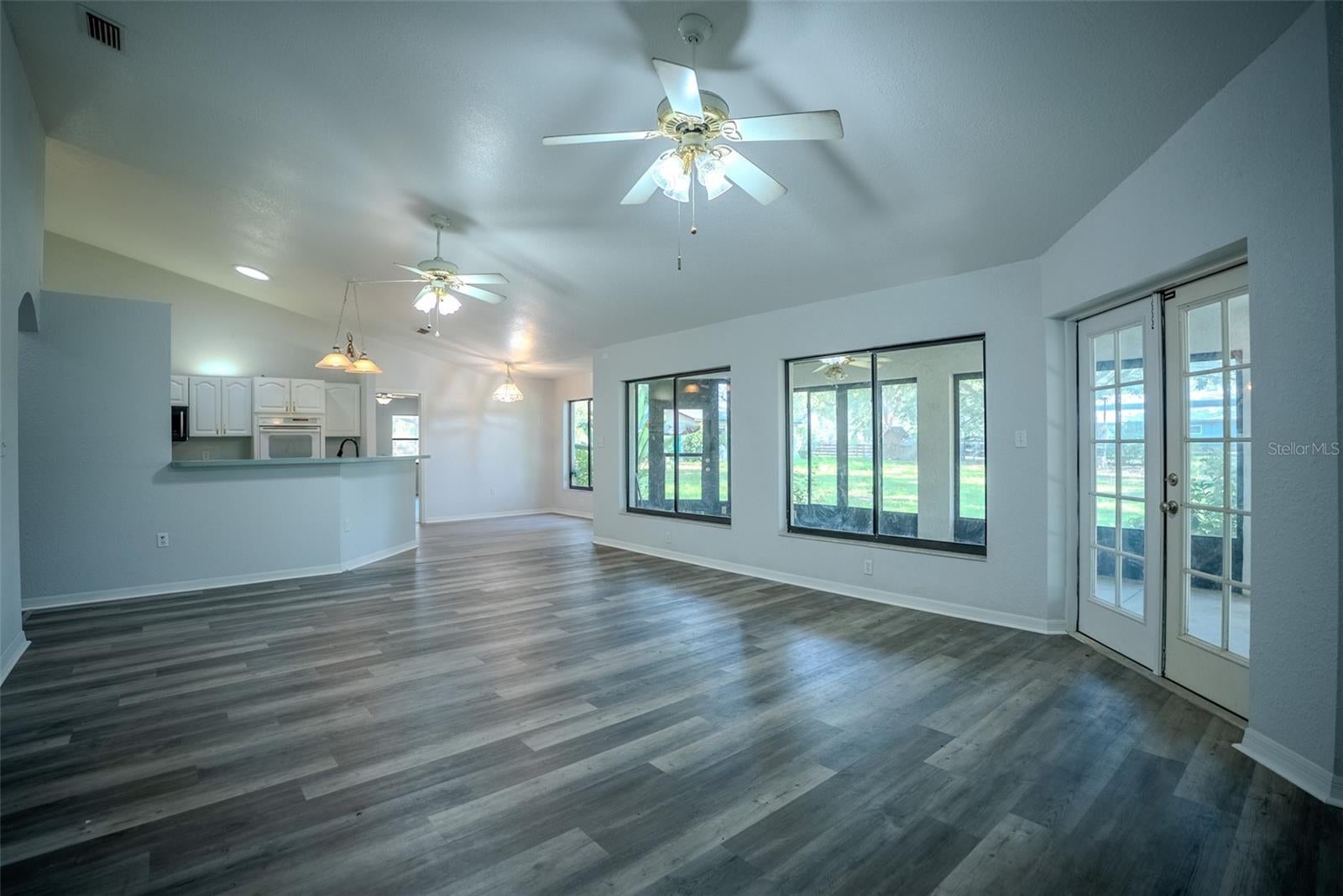 LADY LAKE, Florida, 32159, United States, 5 Bedrooms Bedrooms, ,3 BathroomsBathrooms,Residential,For Sale,1850305