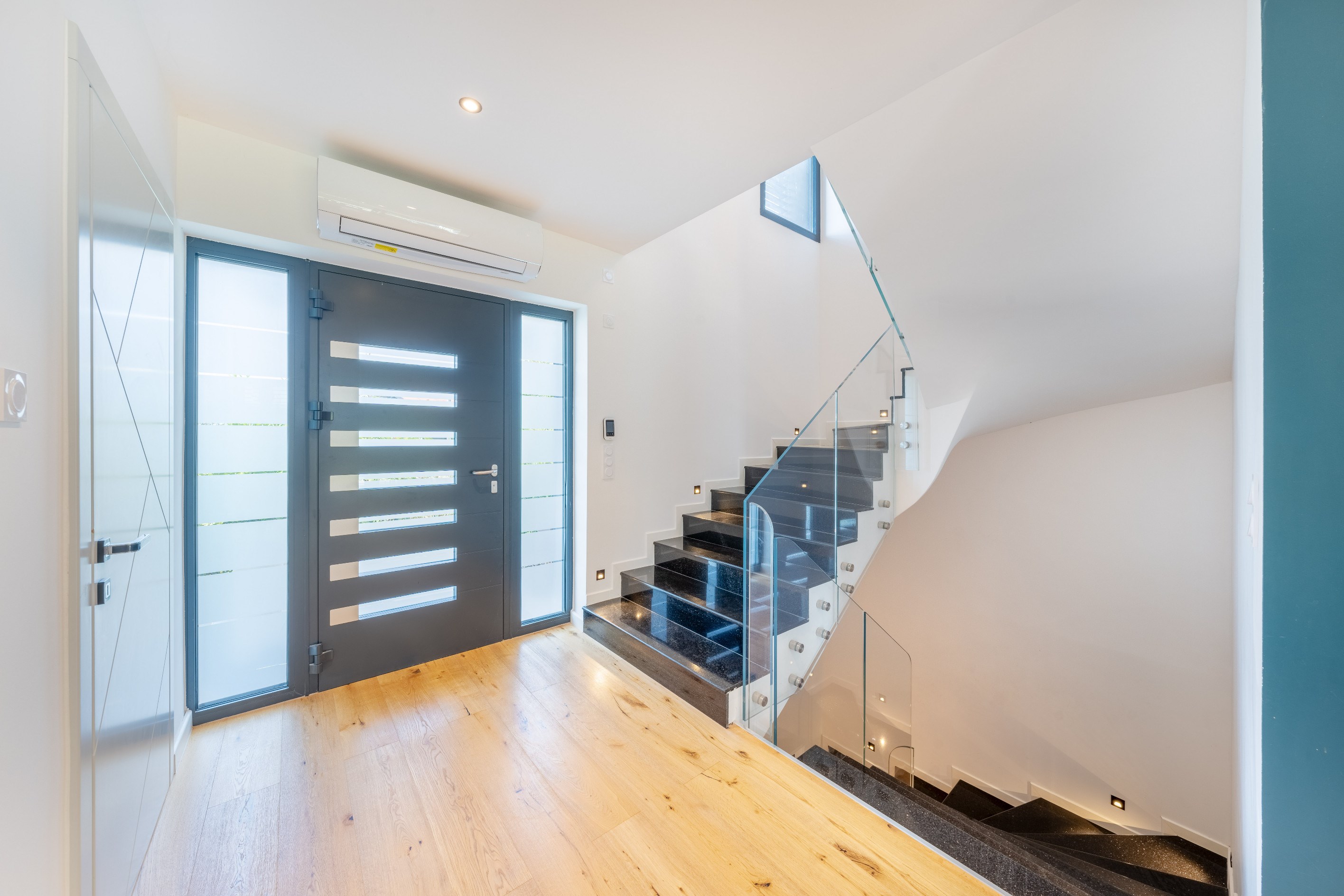  Contemporary Villa for Sale in Neuvecelle with Lake Views - 物件實景