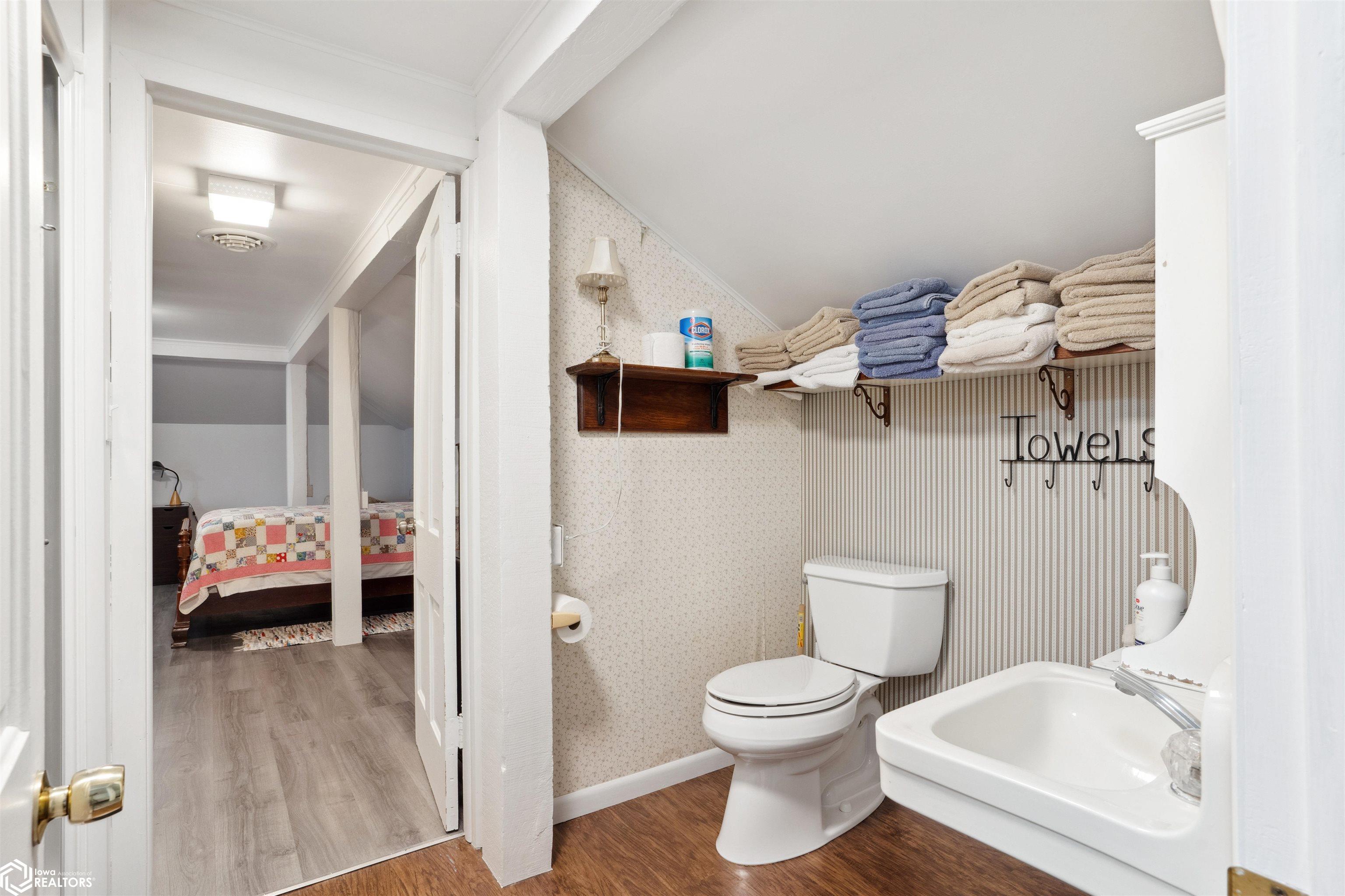 Dallas City, Illinois, 62330, United States, 8 Bedrooms Bedrooms, ,7 BathroomsBathrooms,Residential,For Sale,1980104