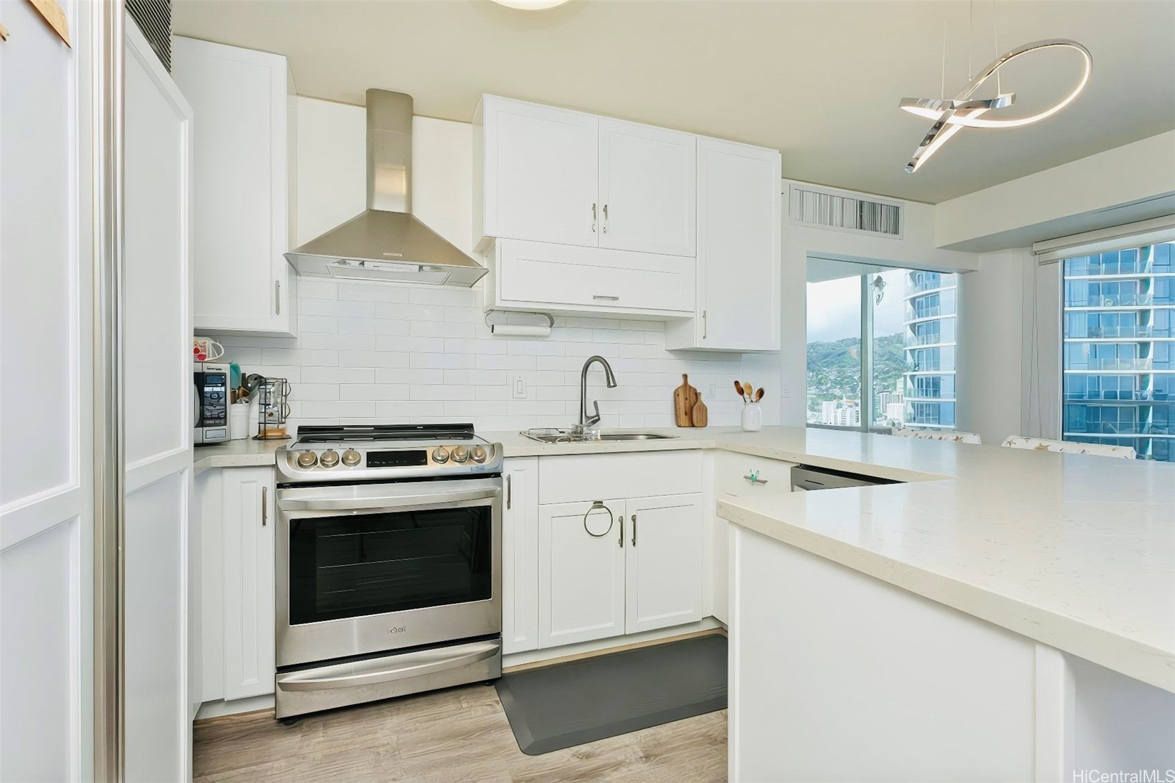 Honolulu, Hawaii, 96814, United States, 3 Bedrooms Bedrooms, ,2 BathroomsBathrooms,Residential,For Sale,1785999