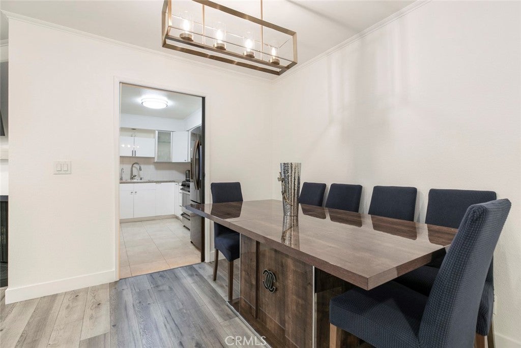 Van Nuys, California, 91411, United States, 2 Bedrooms Bedrooms, ,2 BathroomsBathrooms,Residential,For Sale,1954543