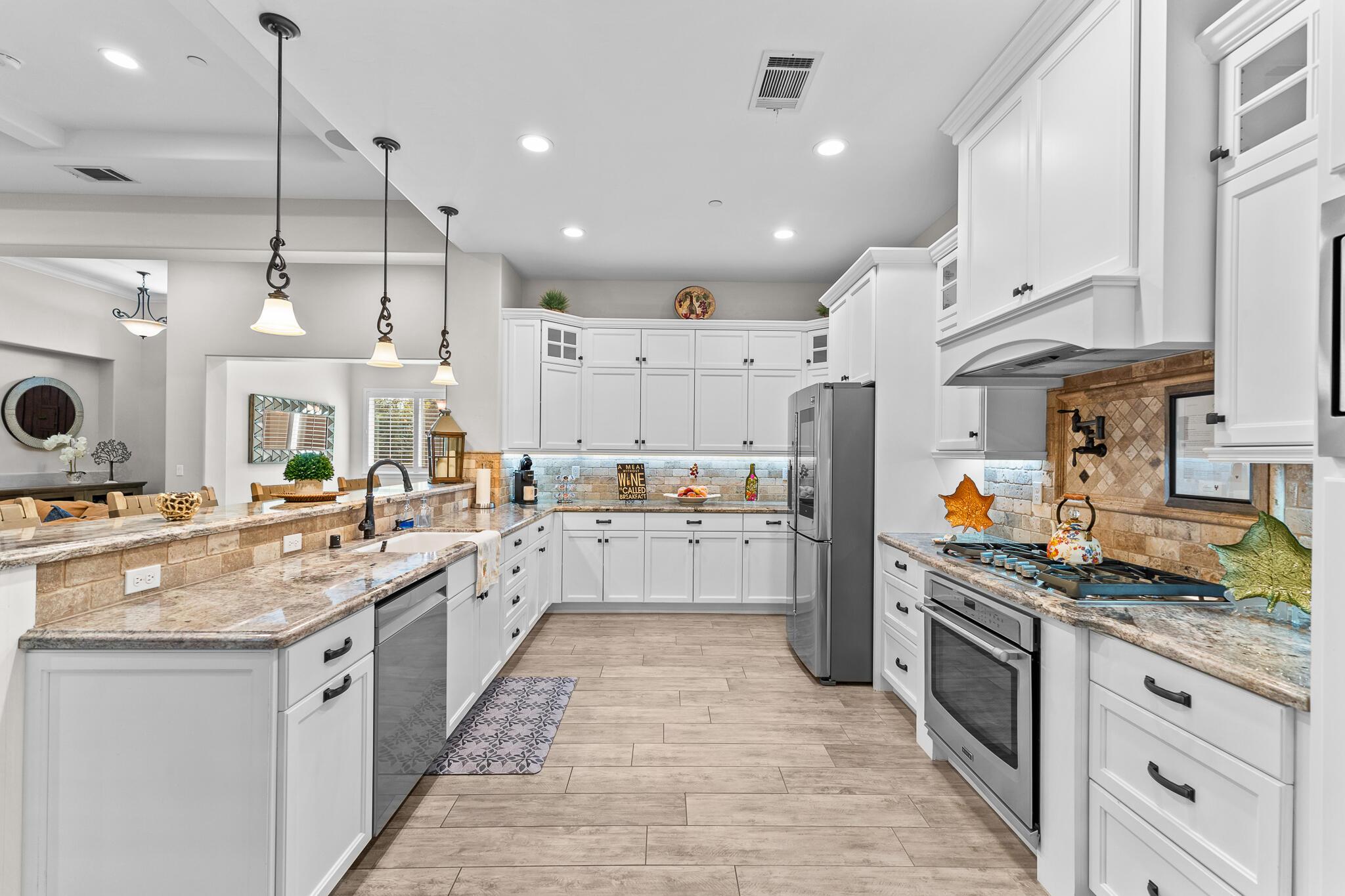 Visalia, California, 93291, United States, 4 Bedrooms Bedrooms, ,3 BathroomsBathrooms,Residential,For Sale,1976772