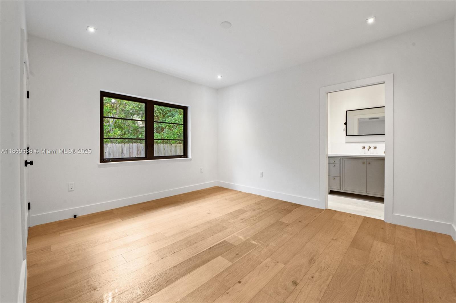 Miami, Florida, 33143, United States, 4 Bedrooms Bedrooms, ,4 BathroomsBathrooms,Residential,For Sale,1933110