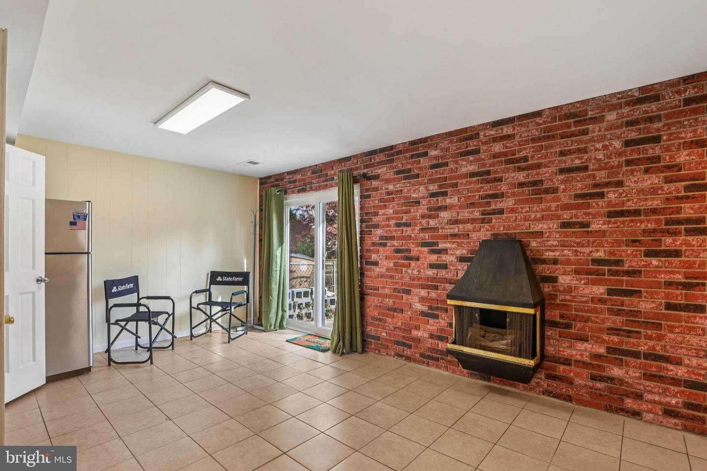 Rockville, Maryland, 20851, United States, 4 Bedrooms Bedrooms, ,2 BathroomsBathrooms,Residential,For Sale,1987492