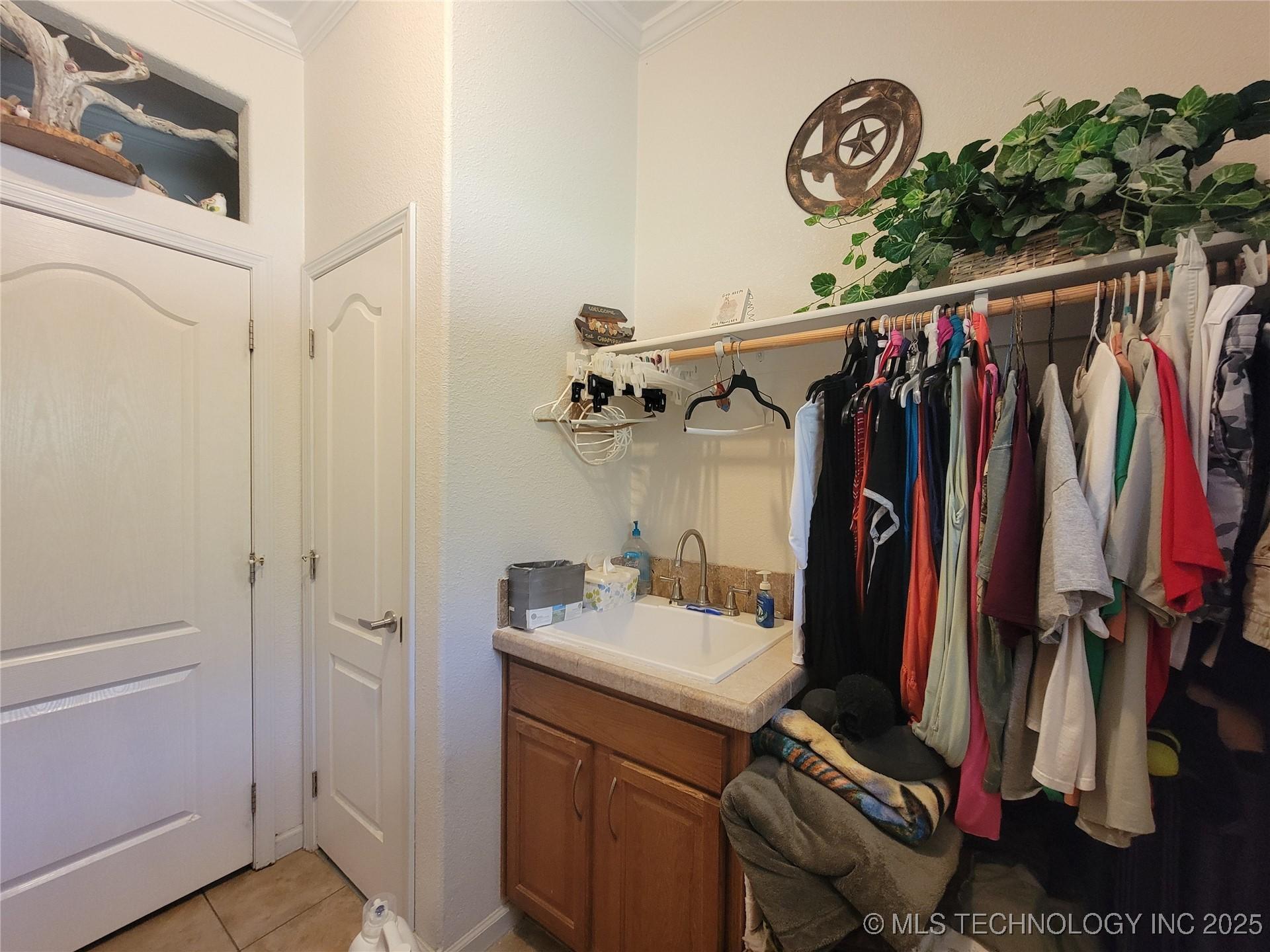 Gans, Oklahoma, 74936, United States, 4 Bedrooms Bedrooms, ,3 BathroomsBathrooms,Residential,For Sale,1981640