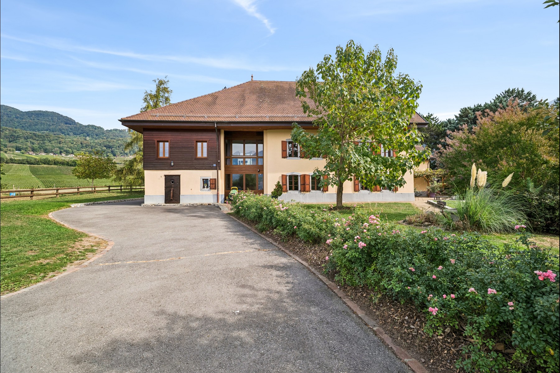  An authentic, charming home in the heart of an estate spanning more than 7,500 m - 物件實景
