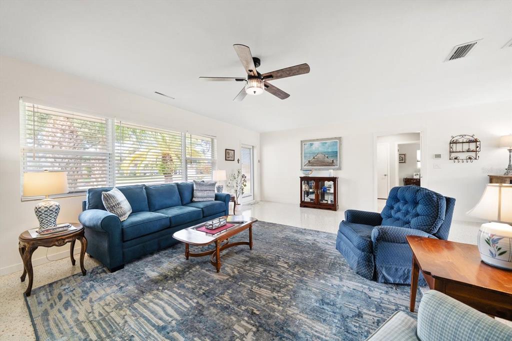 Belleair, Florida, 33756, United States, 2 Bedrooms Bedrooms, ,2 BathroomsBathrooms,Residential,For Sale,1917334