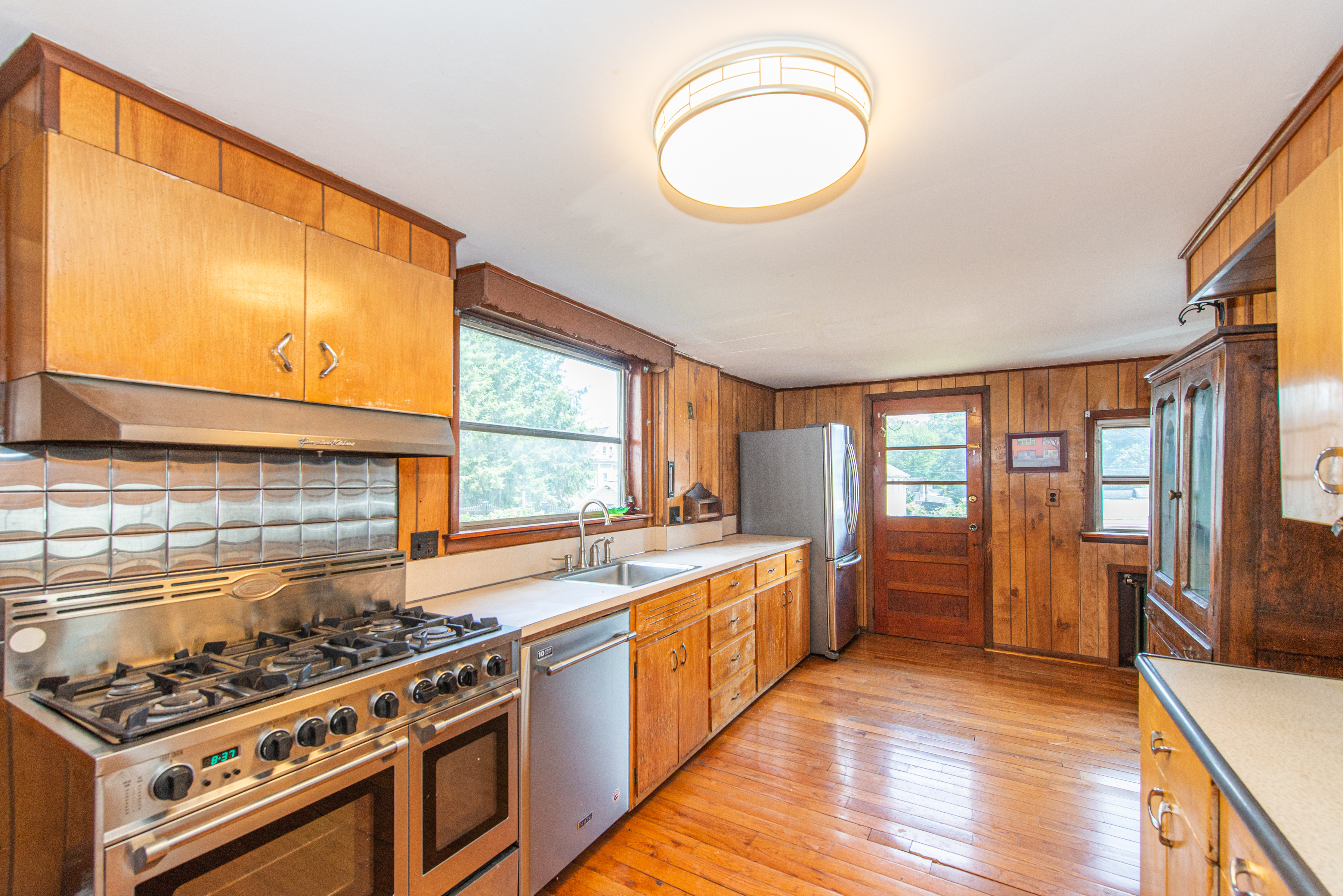 Nutley, New Jersey, 07110, United States, 3 Bedrooms Bedrooms, ,2 BathroomsBathrooms,Residential,For Sale,1935440