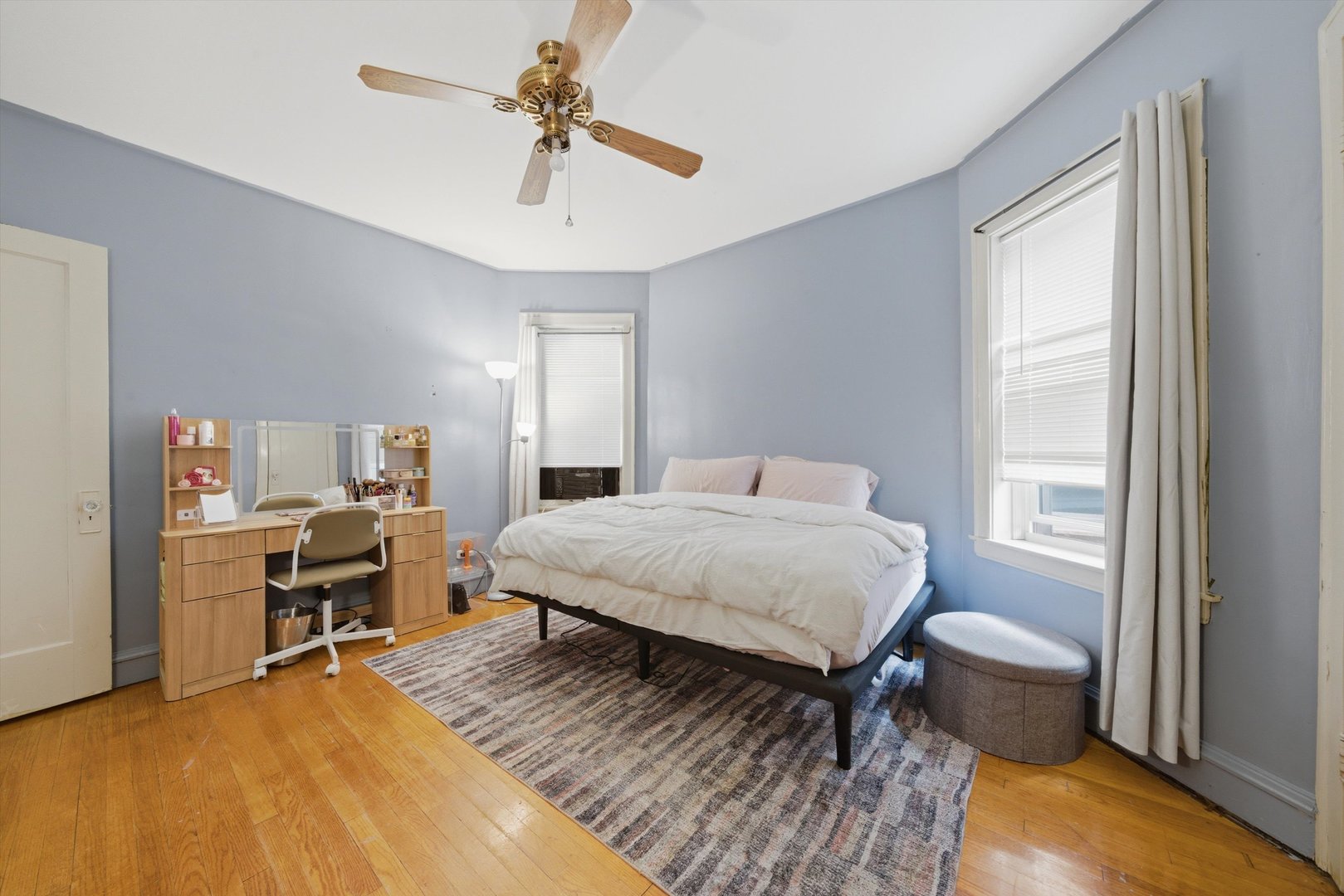 Chicago, Illinois, 60659, United States, 9 Bedrooms Bedrooms, ,Residential,For Sale,2040474