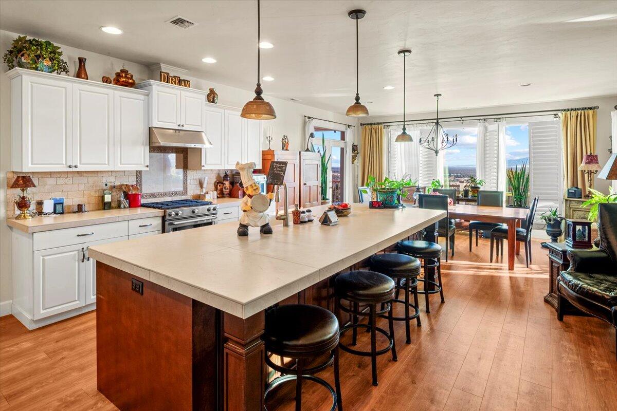 Bend, Oregon, 97703, United States, 3 Bedrooms Bedrooms, ,2 BathroomsBathrooms,Residential,For Sale,2005740