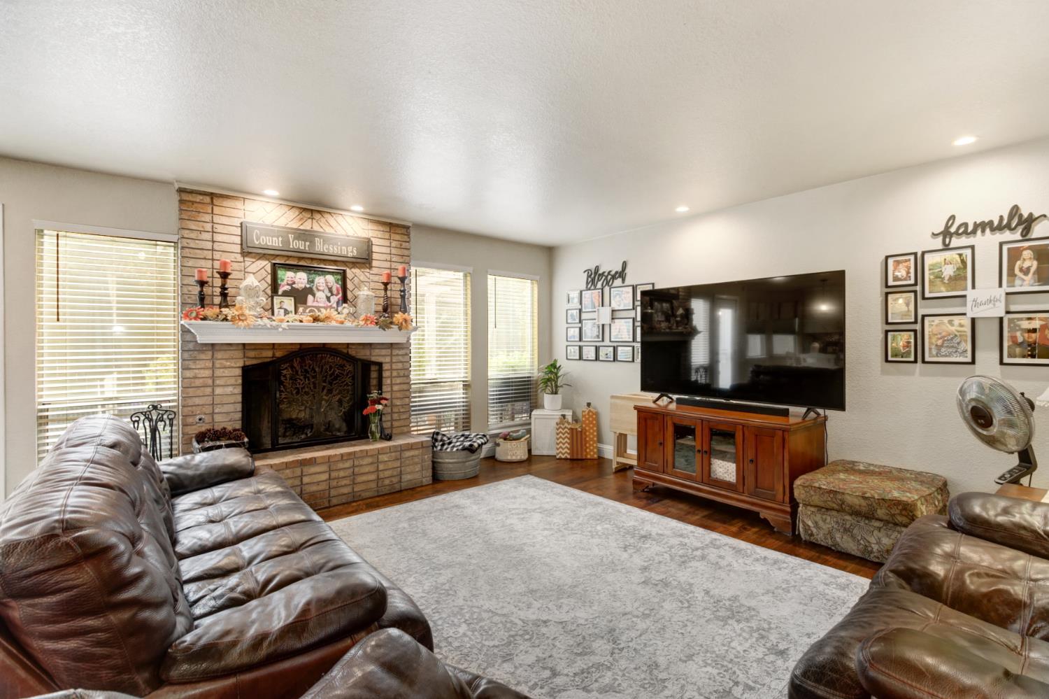 Elk Grove, California, 95624, United States, 4 Bedrooms Bedrooms, ,4 BathroomsBathrooms,Residential,For Sale,1987629