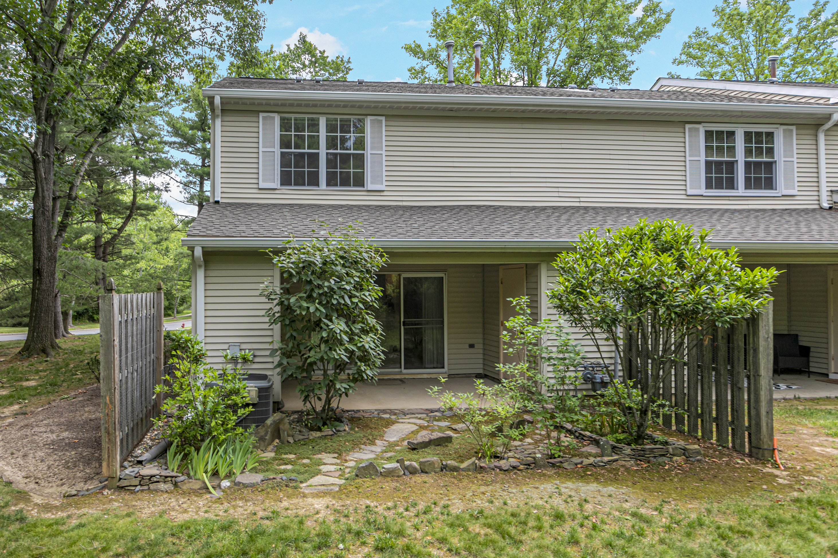  Roomy End-Unit Townhome Steps from Village Park - 物件實景