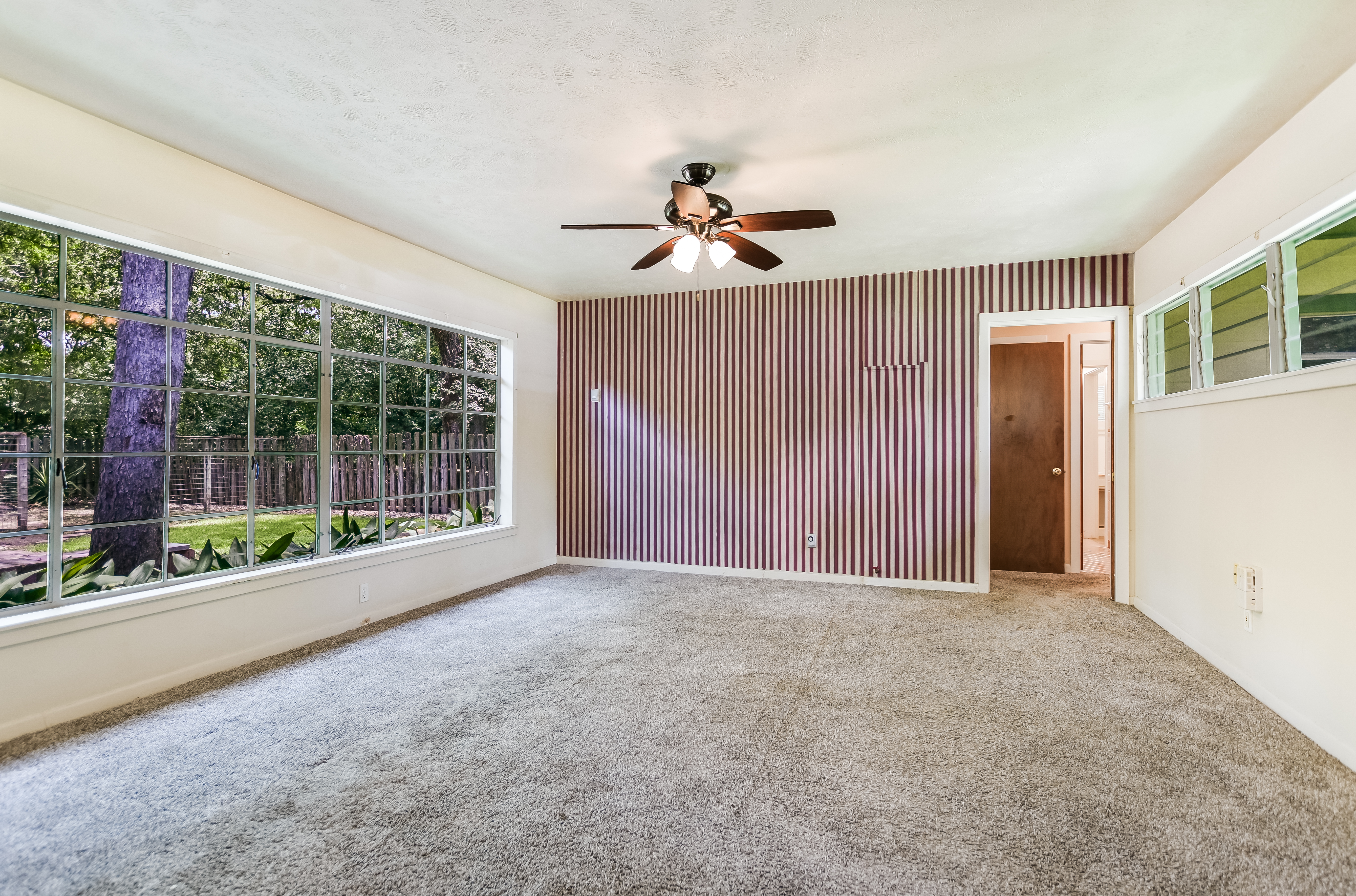  JUST LISTED in Tarrytown - 物件實景
