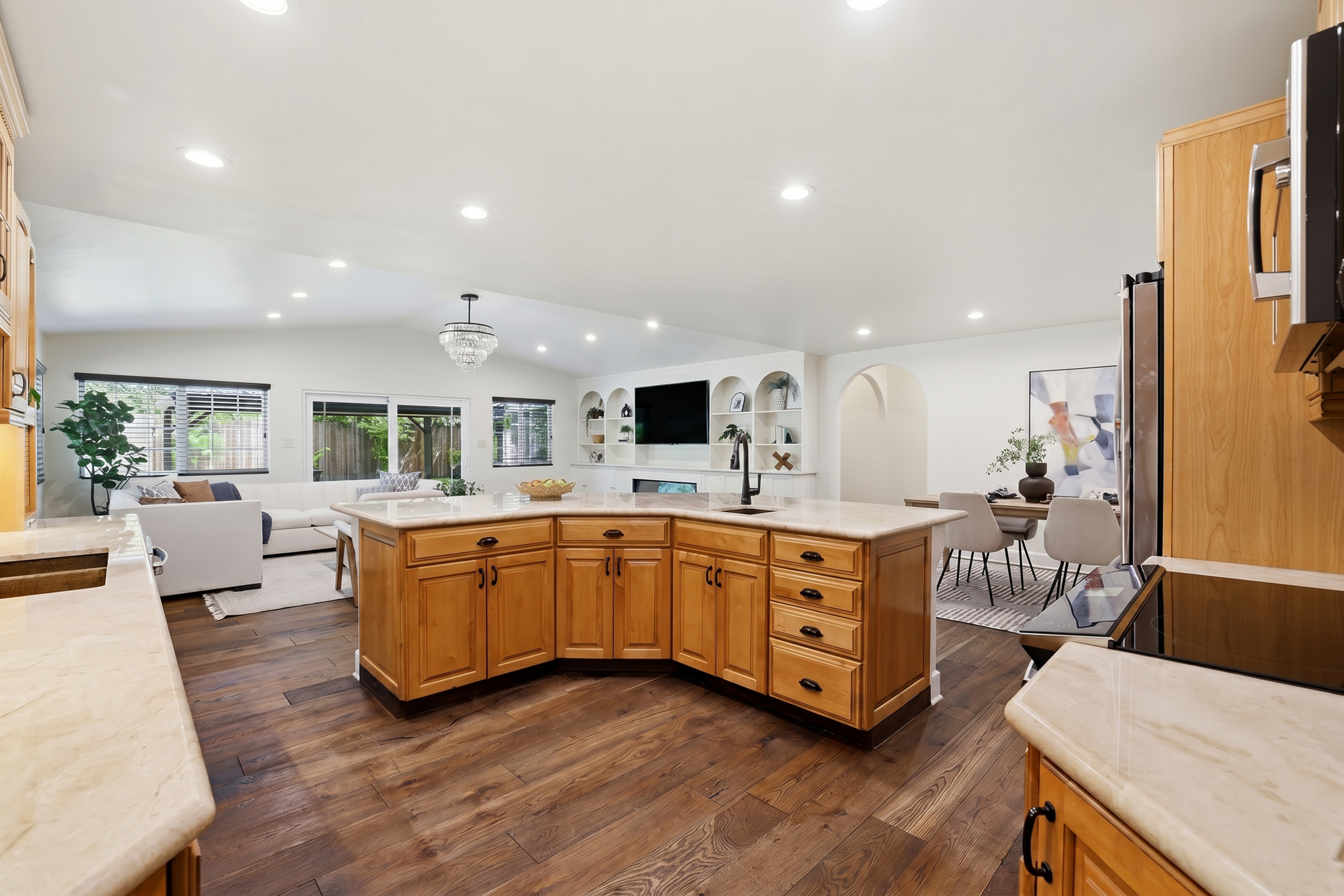  8735 Phoenix Avenue, Fair Oaks, CA 95628 - 物件實景