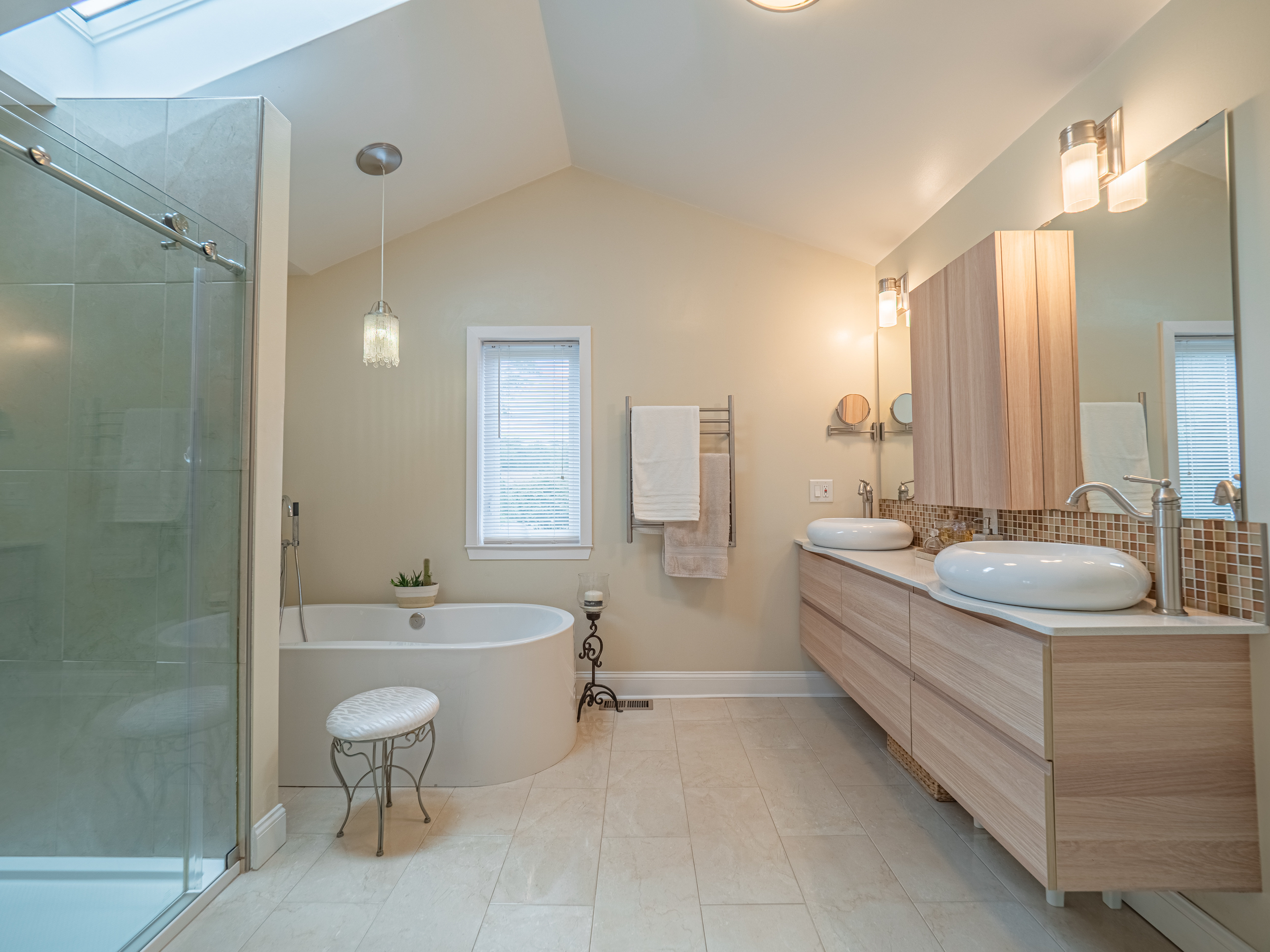 Pennington, New Jersey, 08534, United States, 2 Bedrooms Bedrooms, ,3 BathroomsBathrooms,Residential,For Sale,1936854